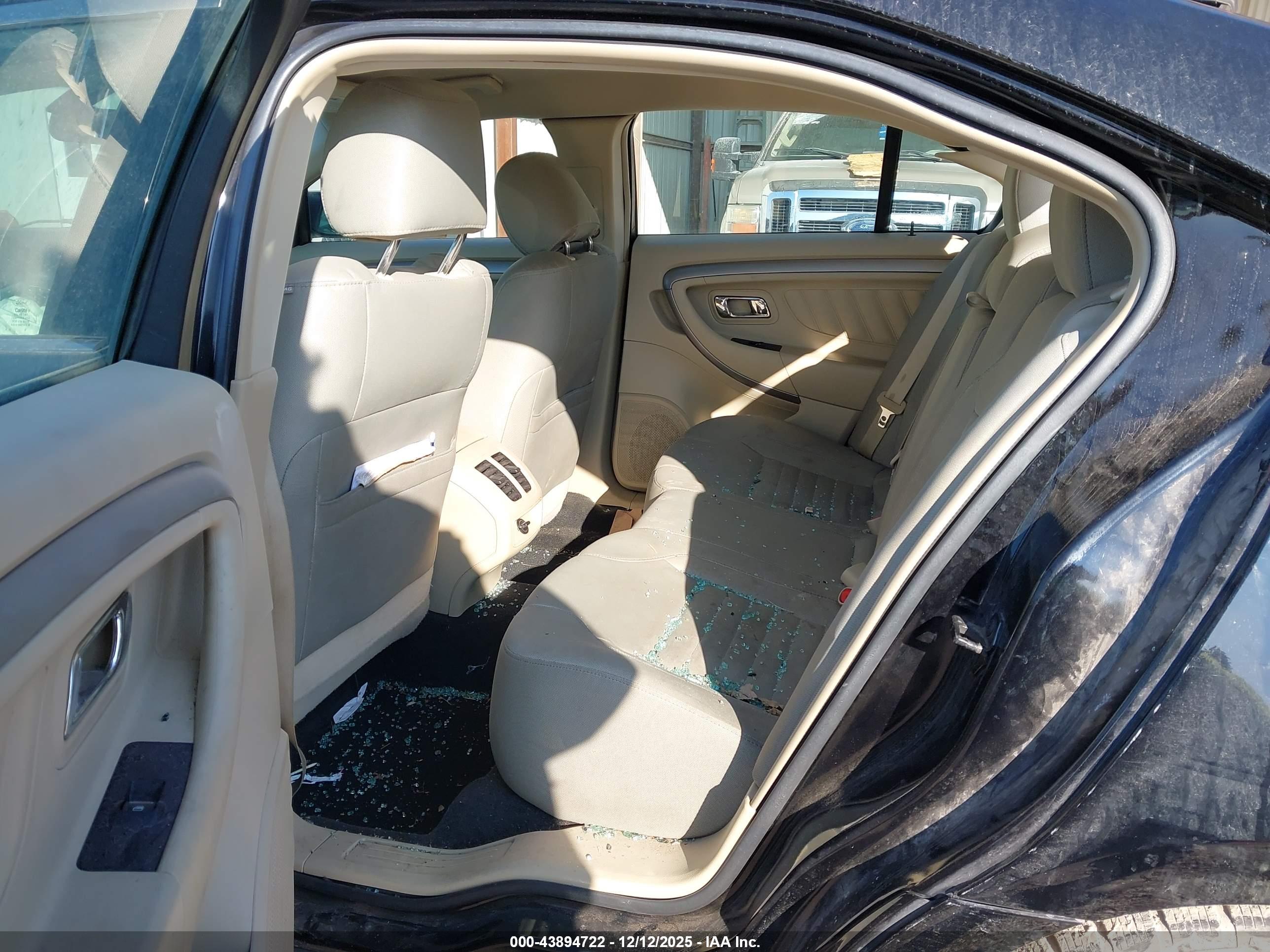 FORD TAURUS image 8