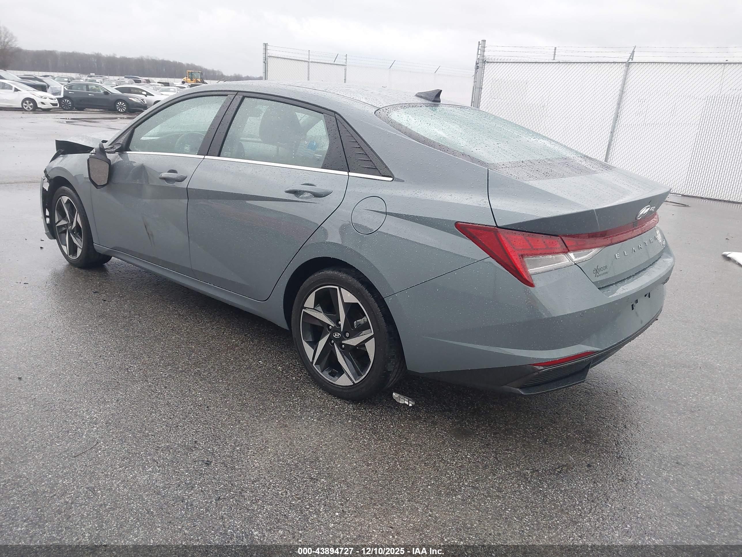 HYUNDAI ELANTRA image 3