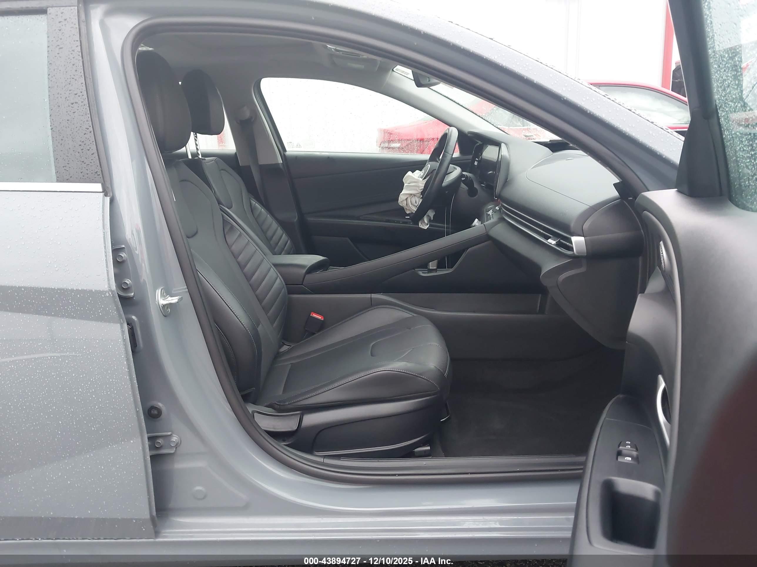 HYUNDAI ELANTRA image 5