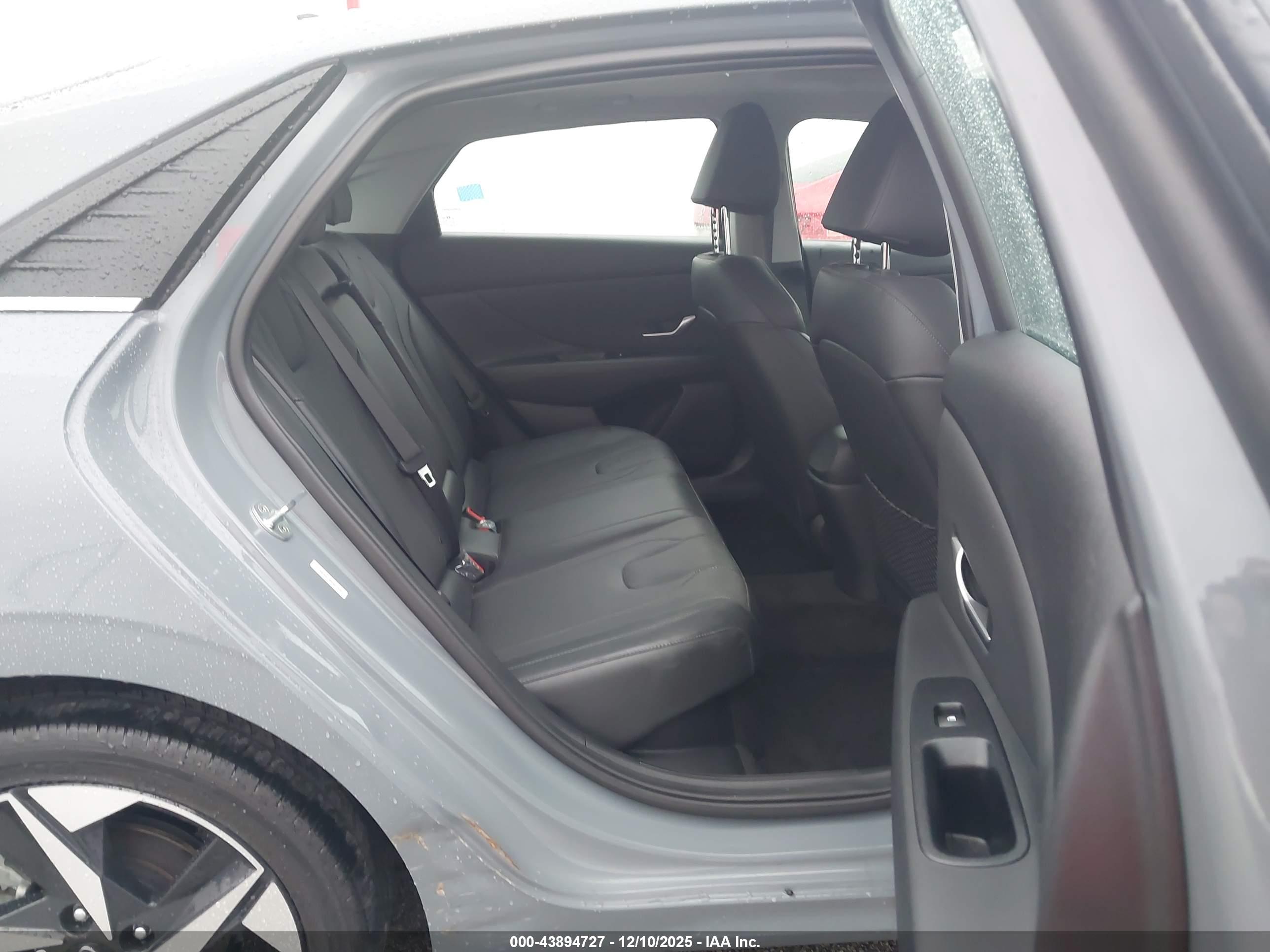 HYUNDAI ELANTRA image 8
