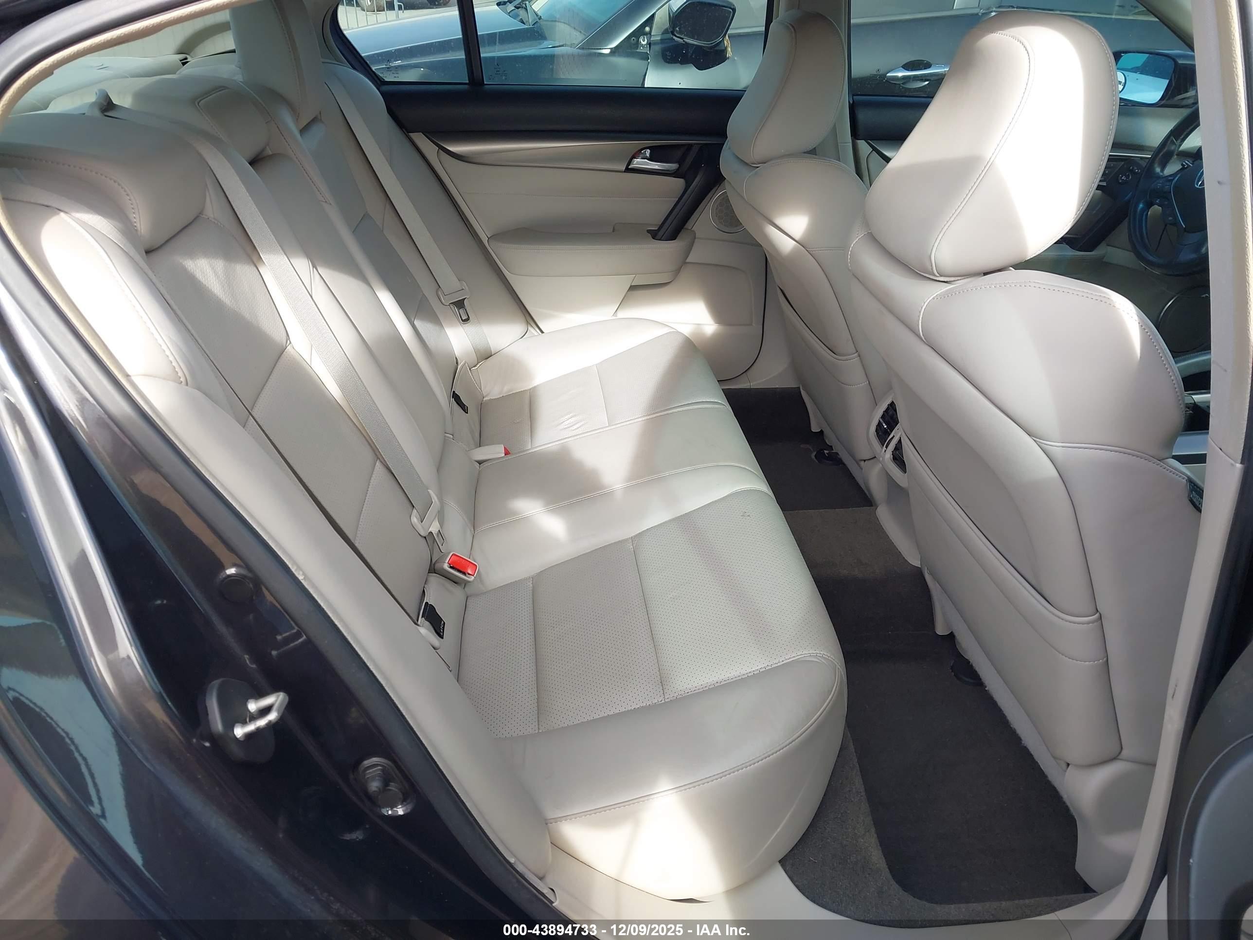 ACURA TL image 8