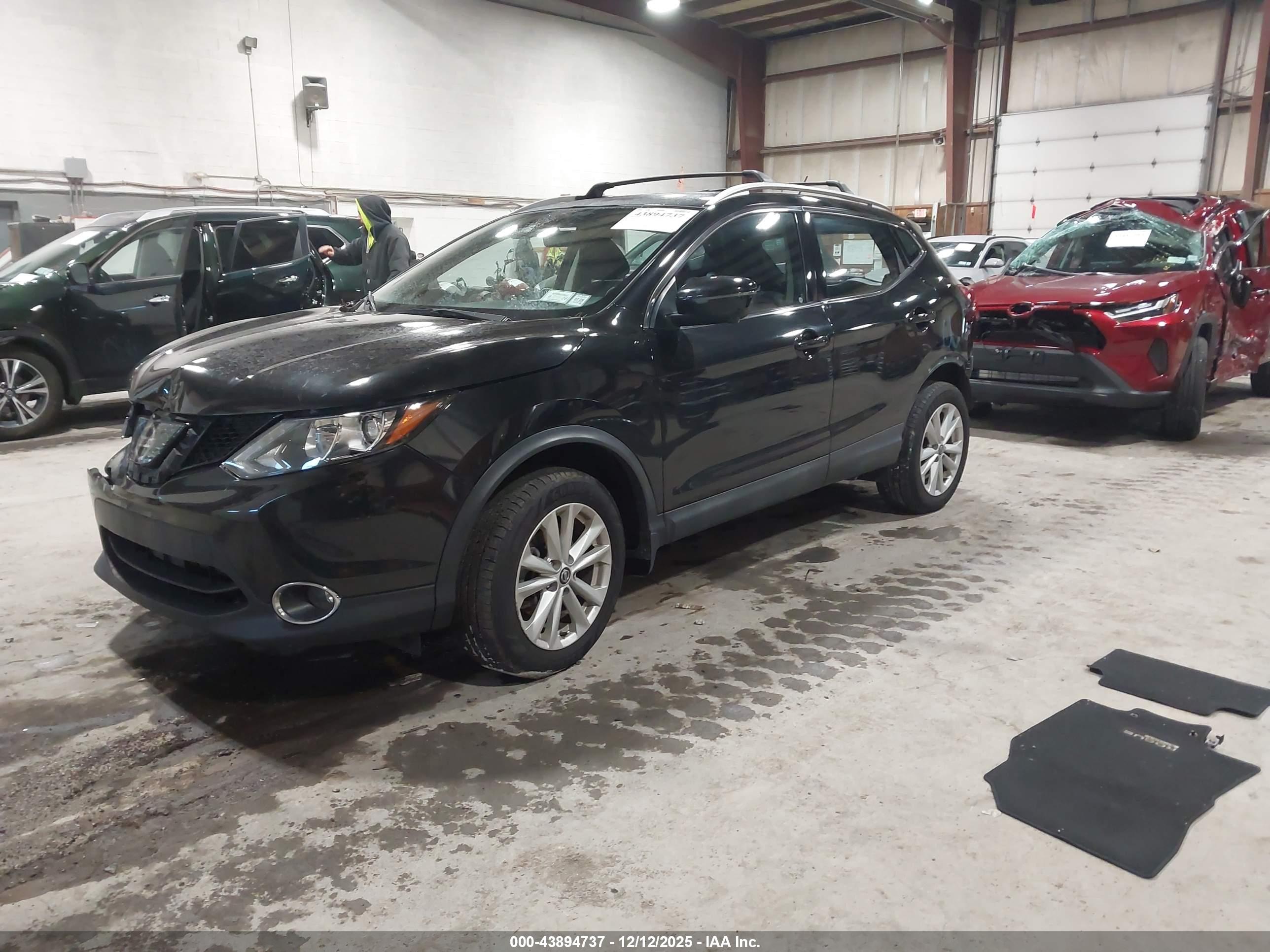 NISSAN ROGUE image 2