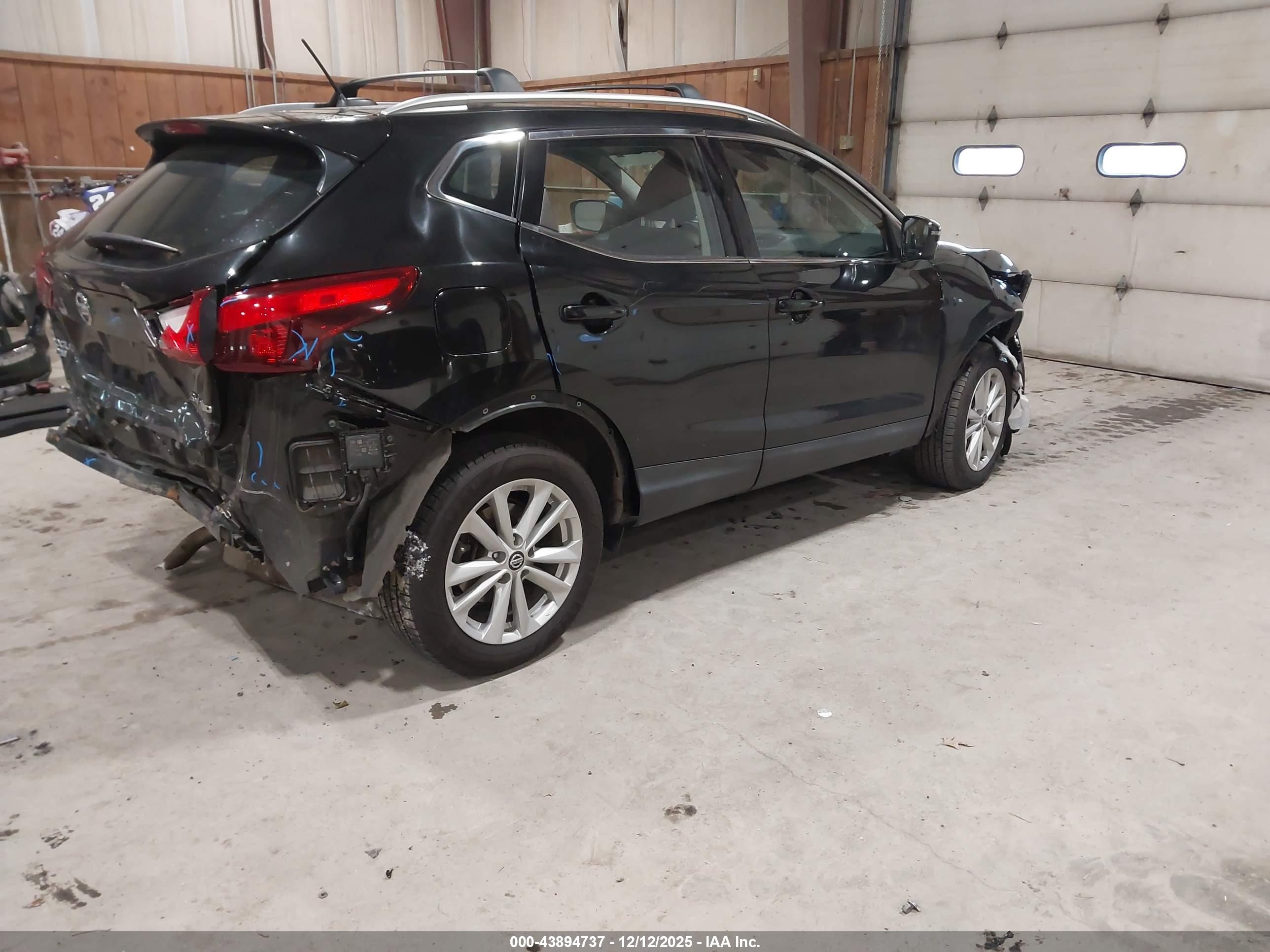NISSAN ROGUE image 4