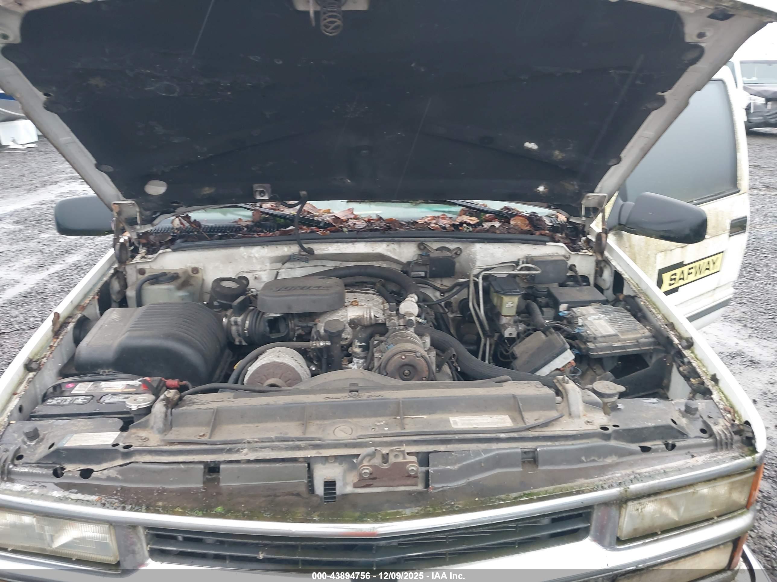 CHEVROLET K2500 image 10