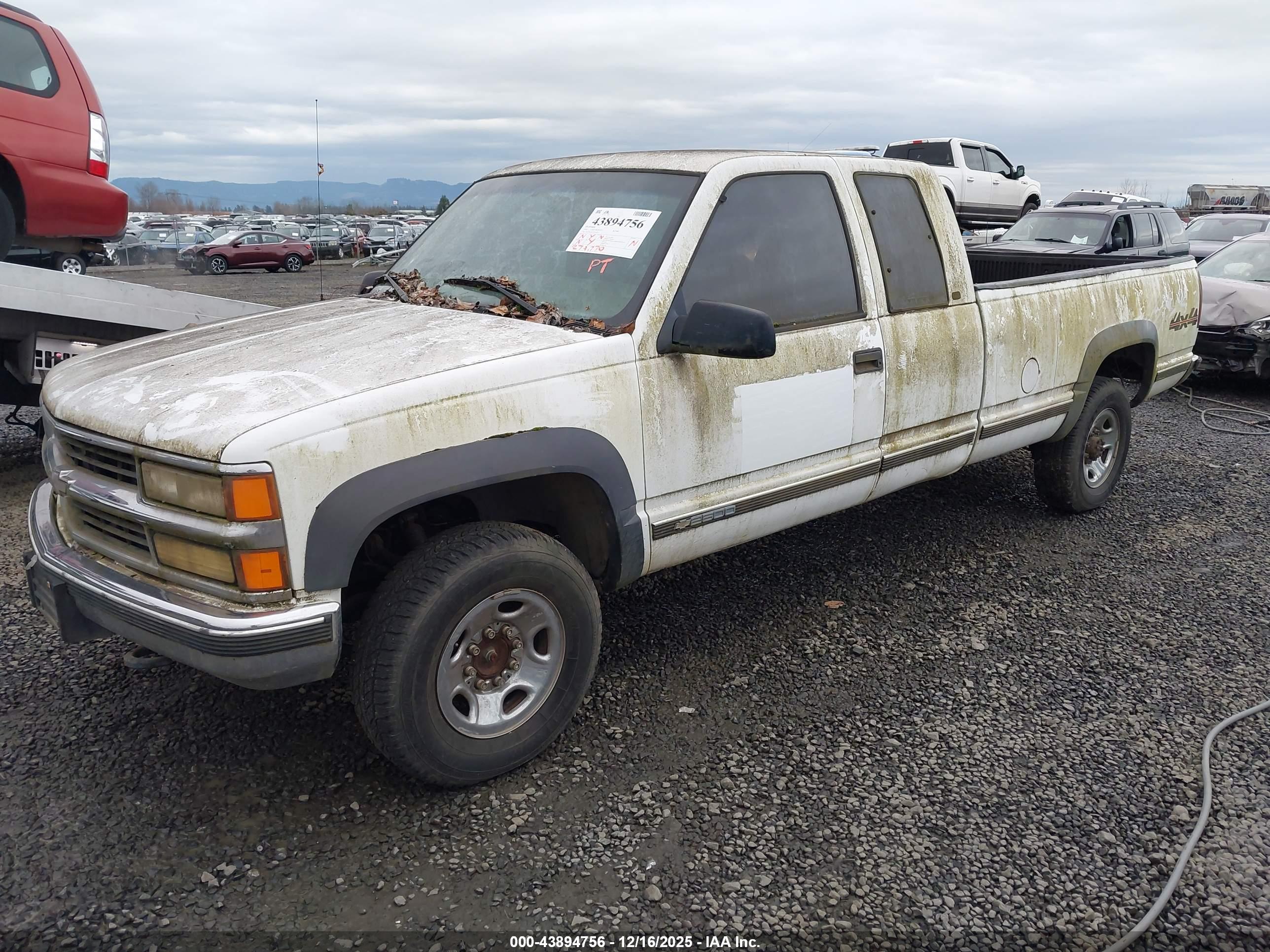 CHEVROLET K2500 image 2