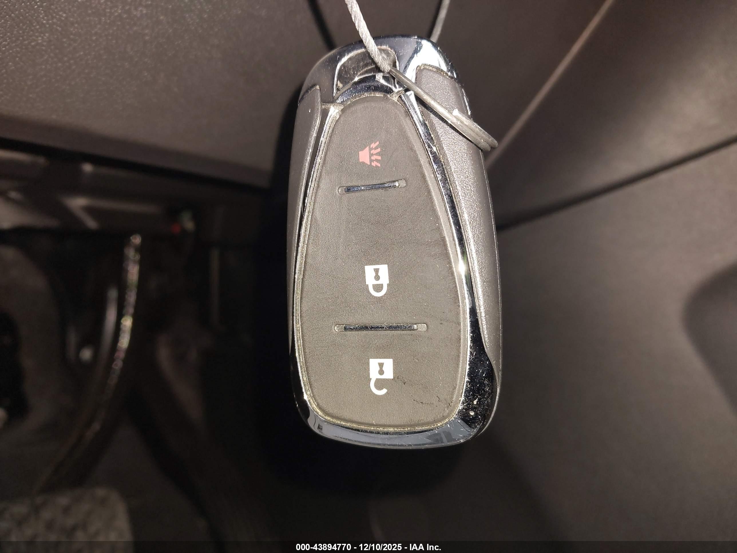 CHEVROLET EQUINOX image 11