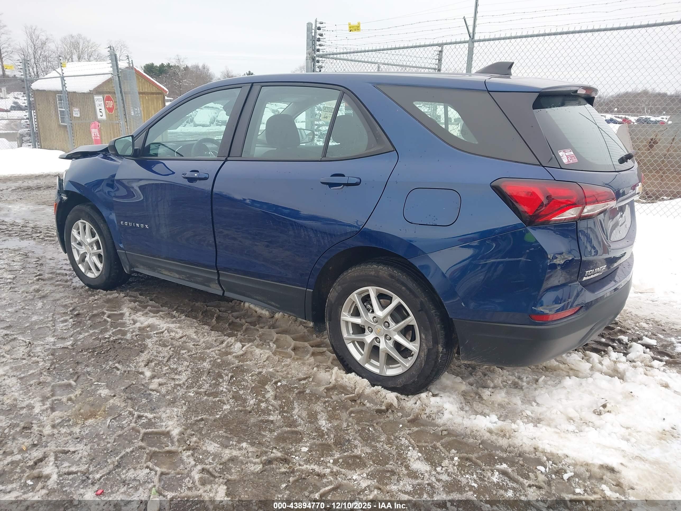 CHEVROLET EQUINOX image 3