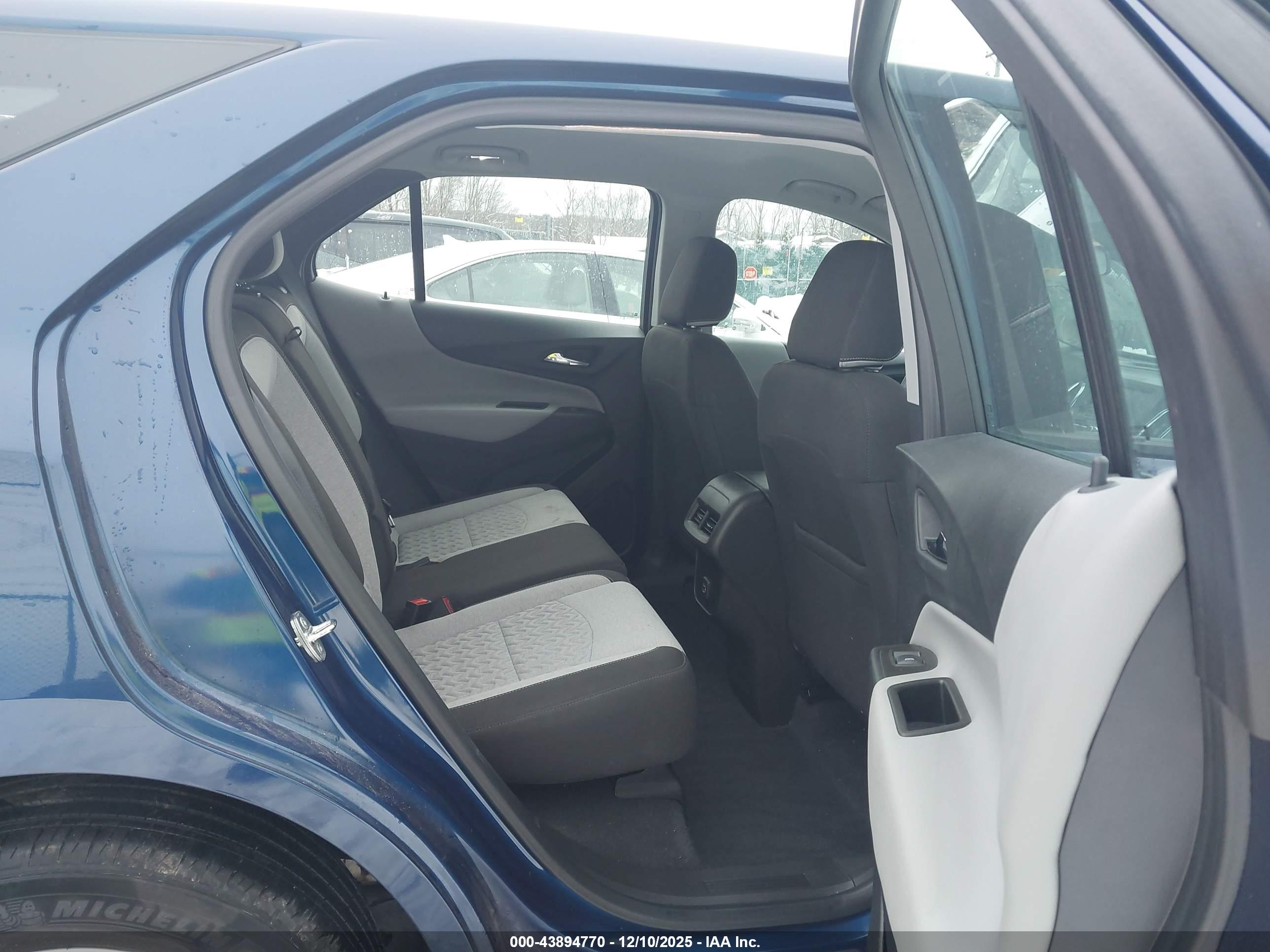 CHEVROLET EQUINOX image 8