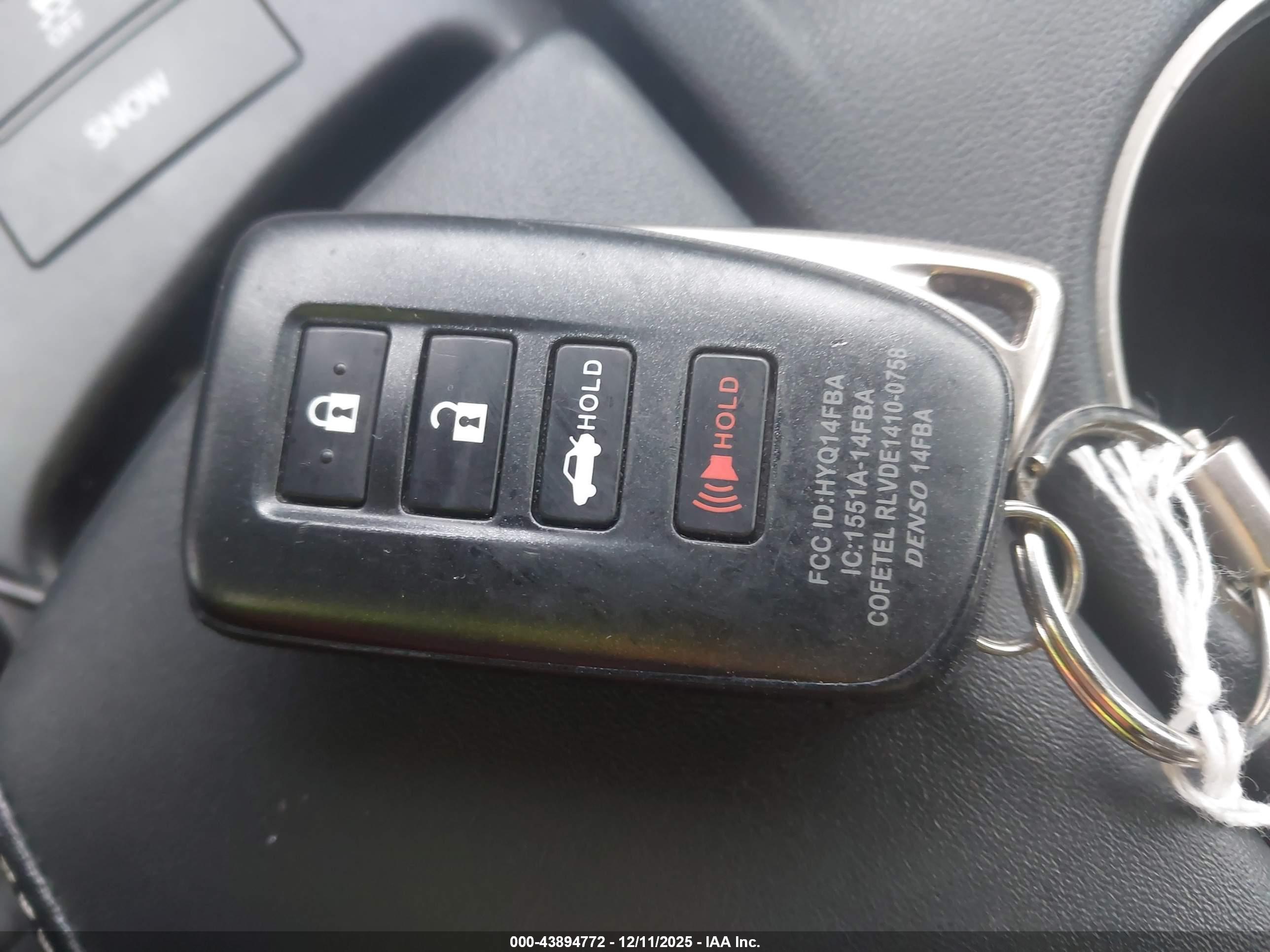 LEXUS IS image 11