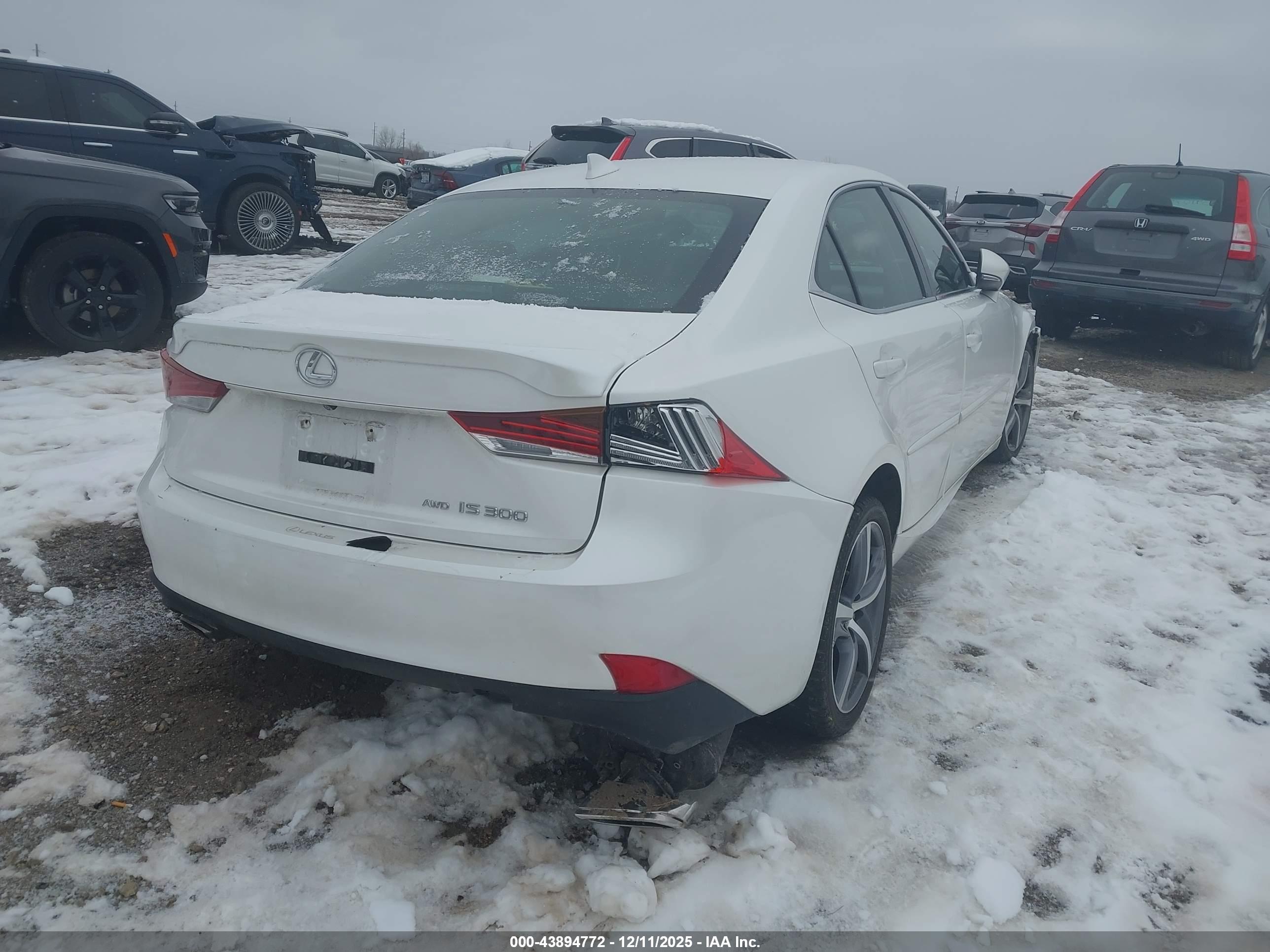 LEXUS IS image 4