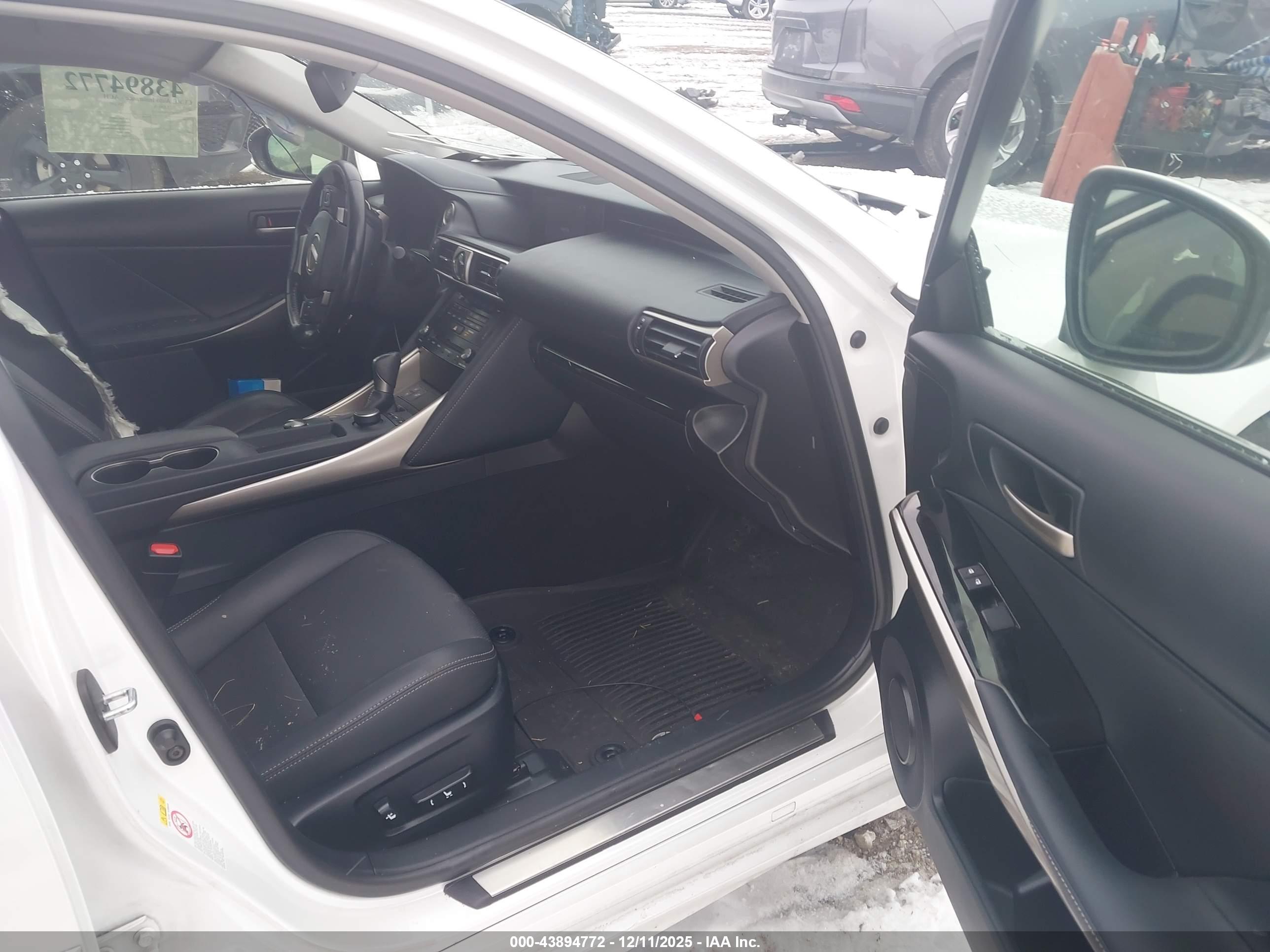 LEXUS IS image 5