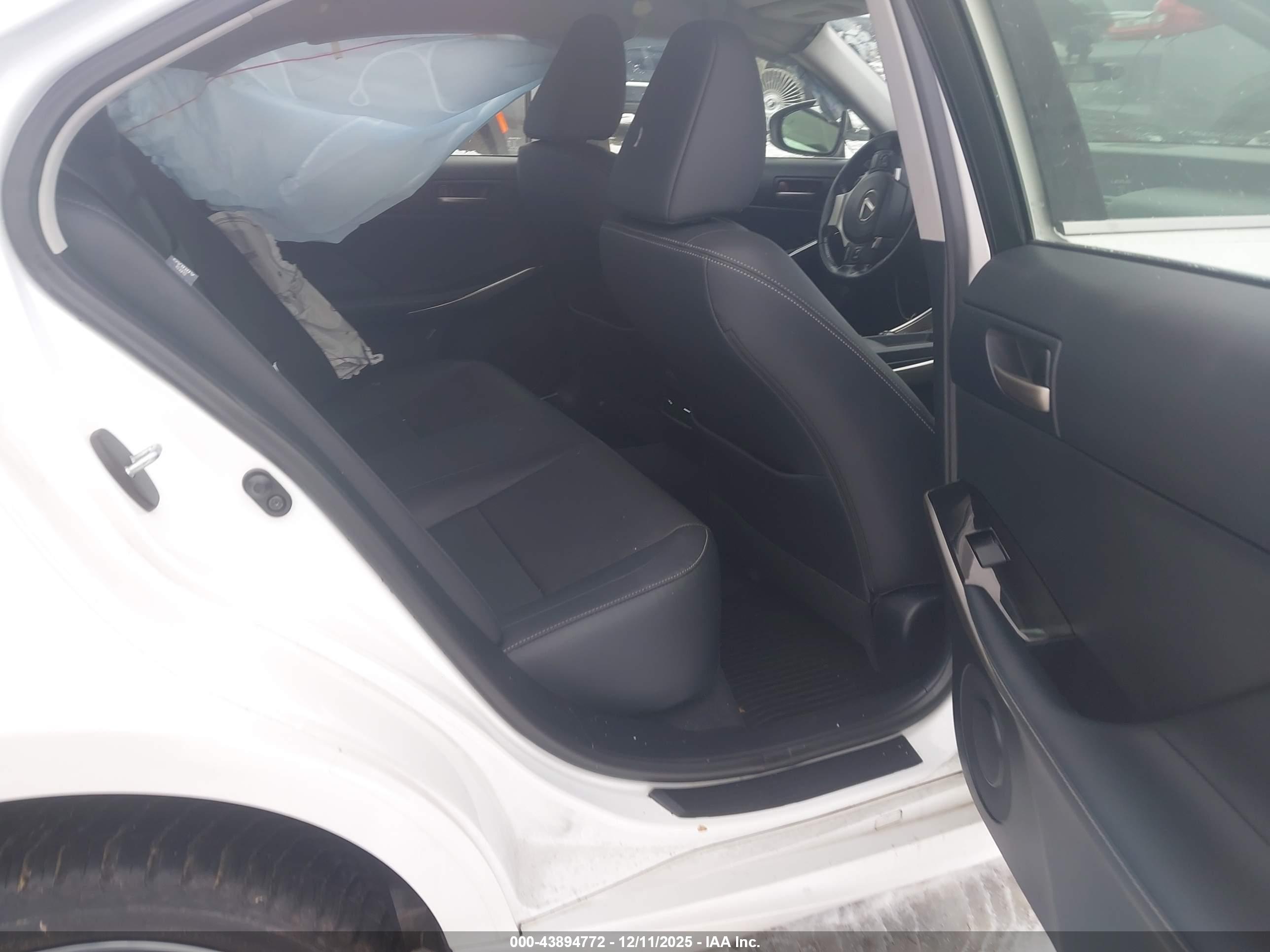 LEXUS IS image 8