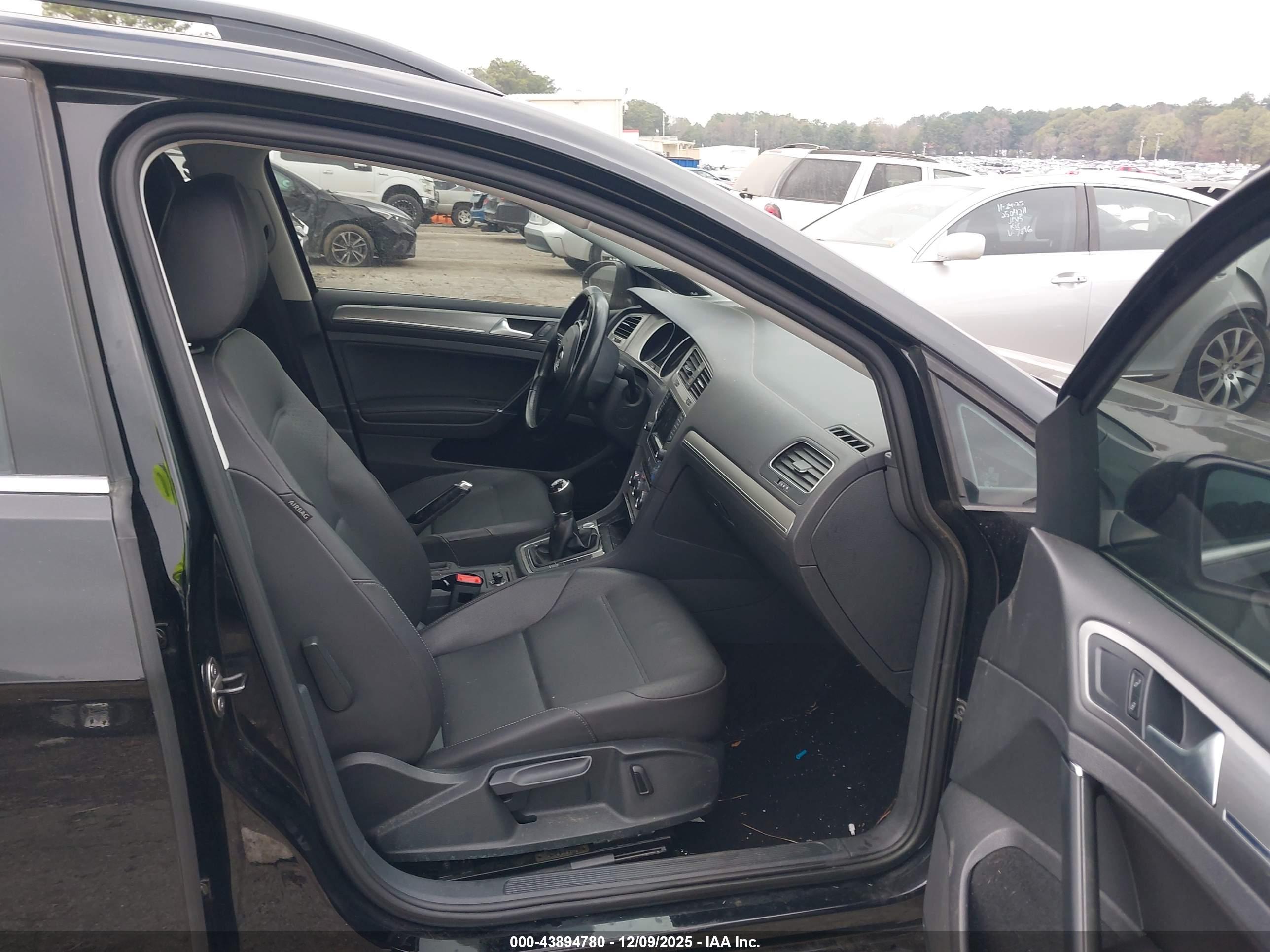 VOLKSWAGEN GOLF image 5