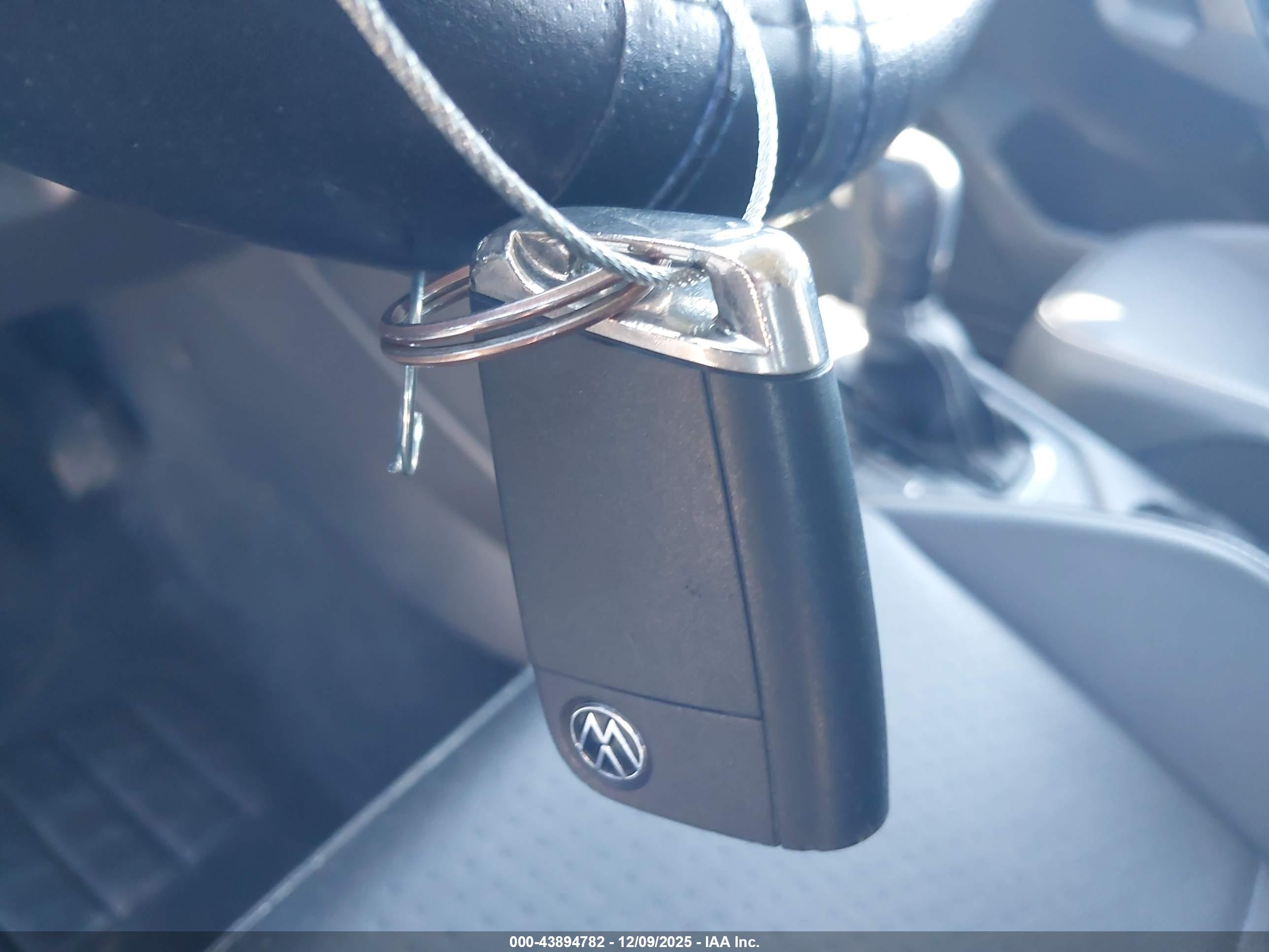VOLKSWAGEN TIGUAN image 11