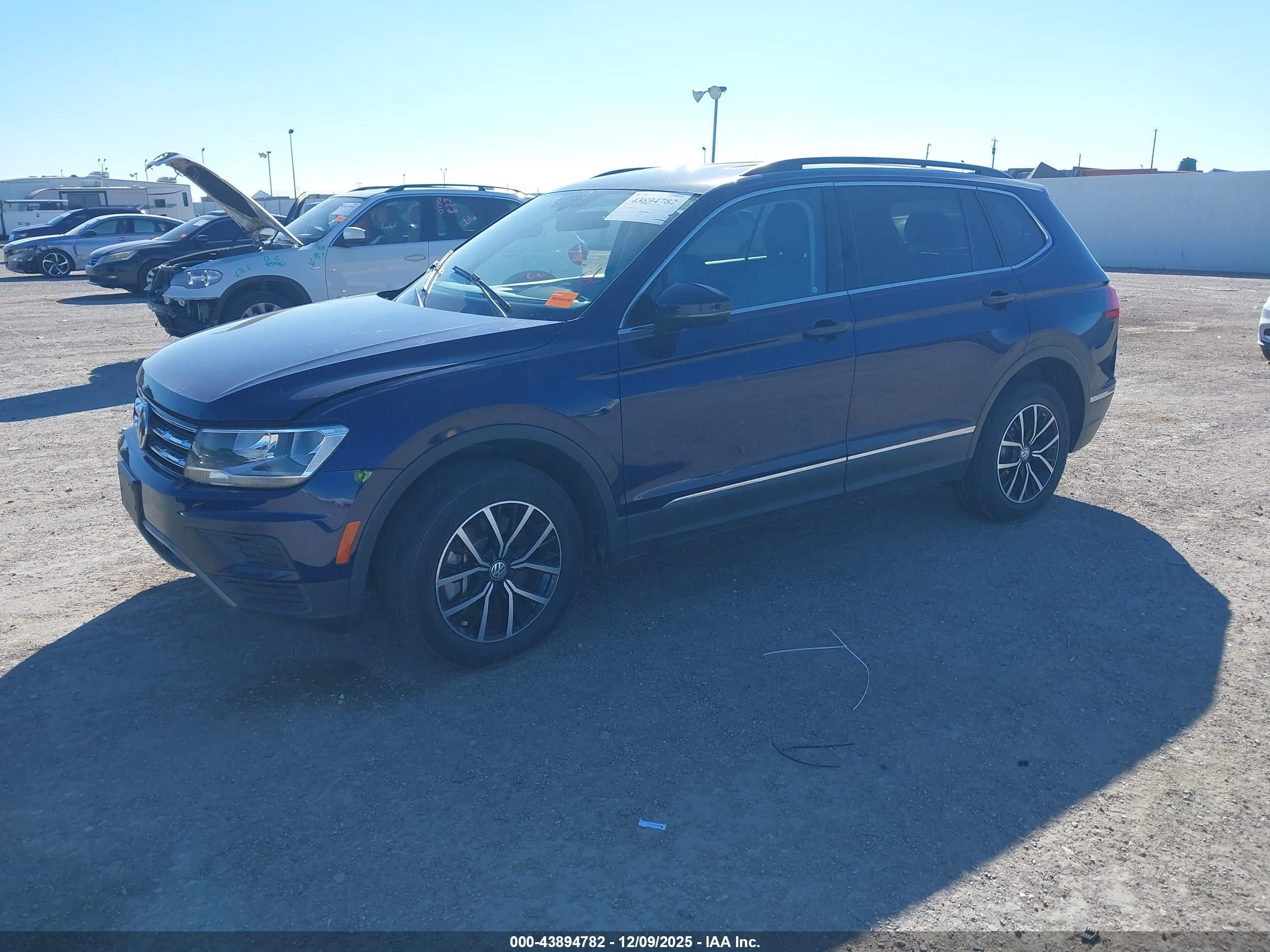 VOLKSWAGEN TIGUAN image 2