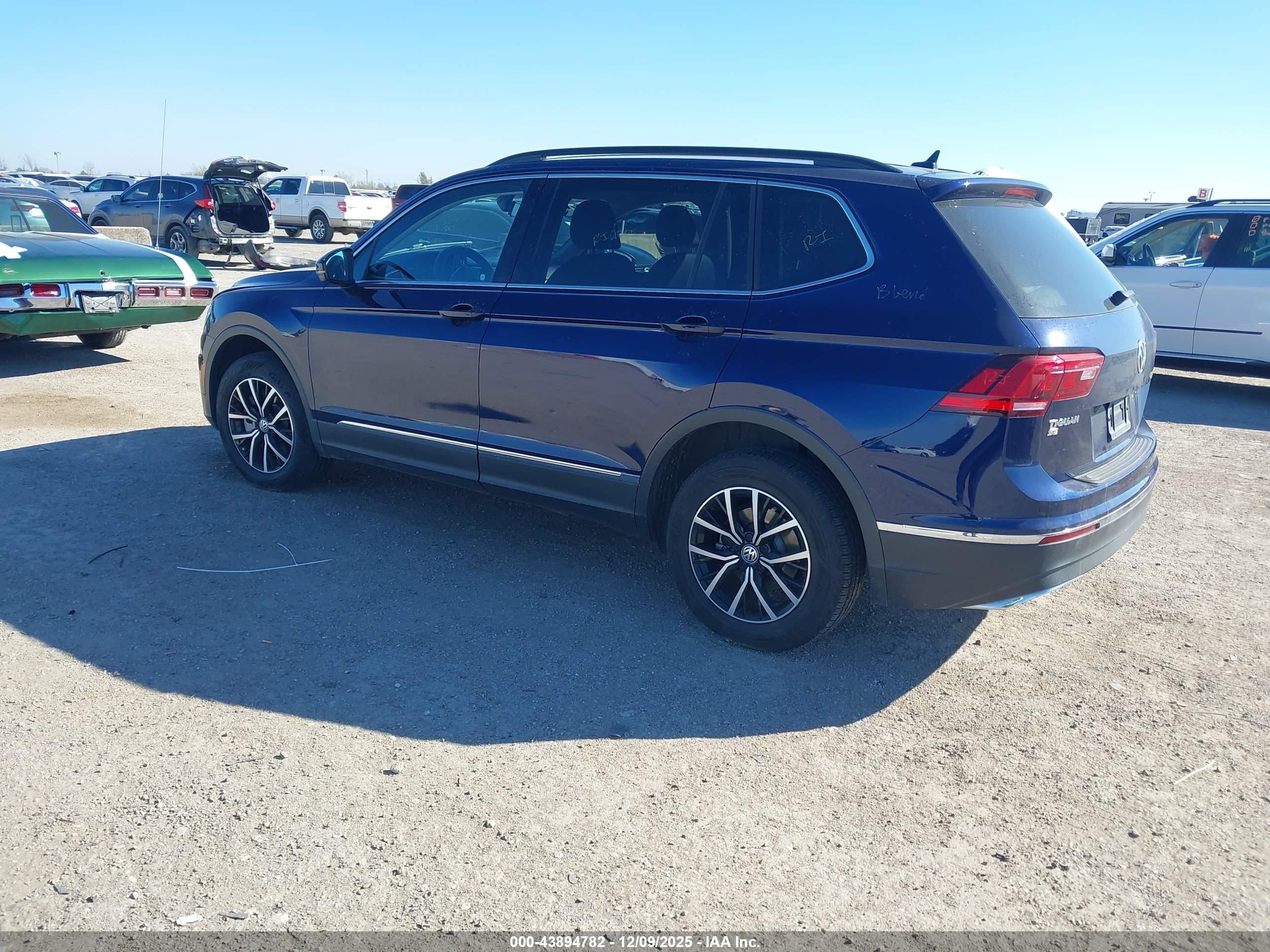 VOLKSWAGEN TIGUAN image 3