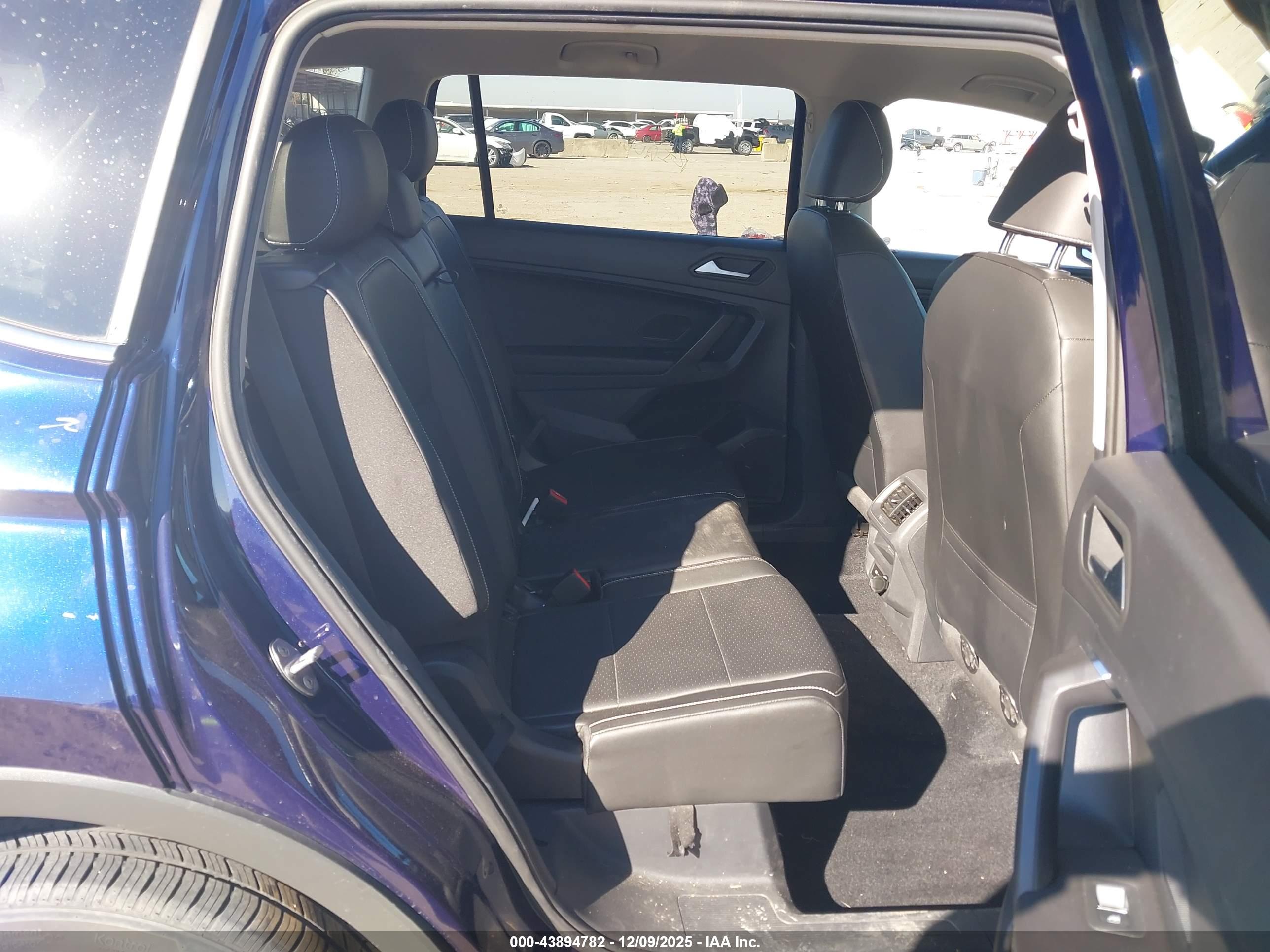 VOLKSWAGEN TIGUAN image 8