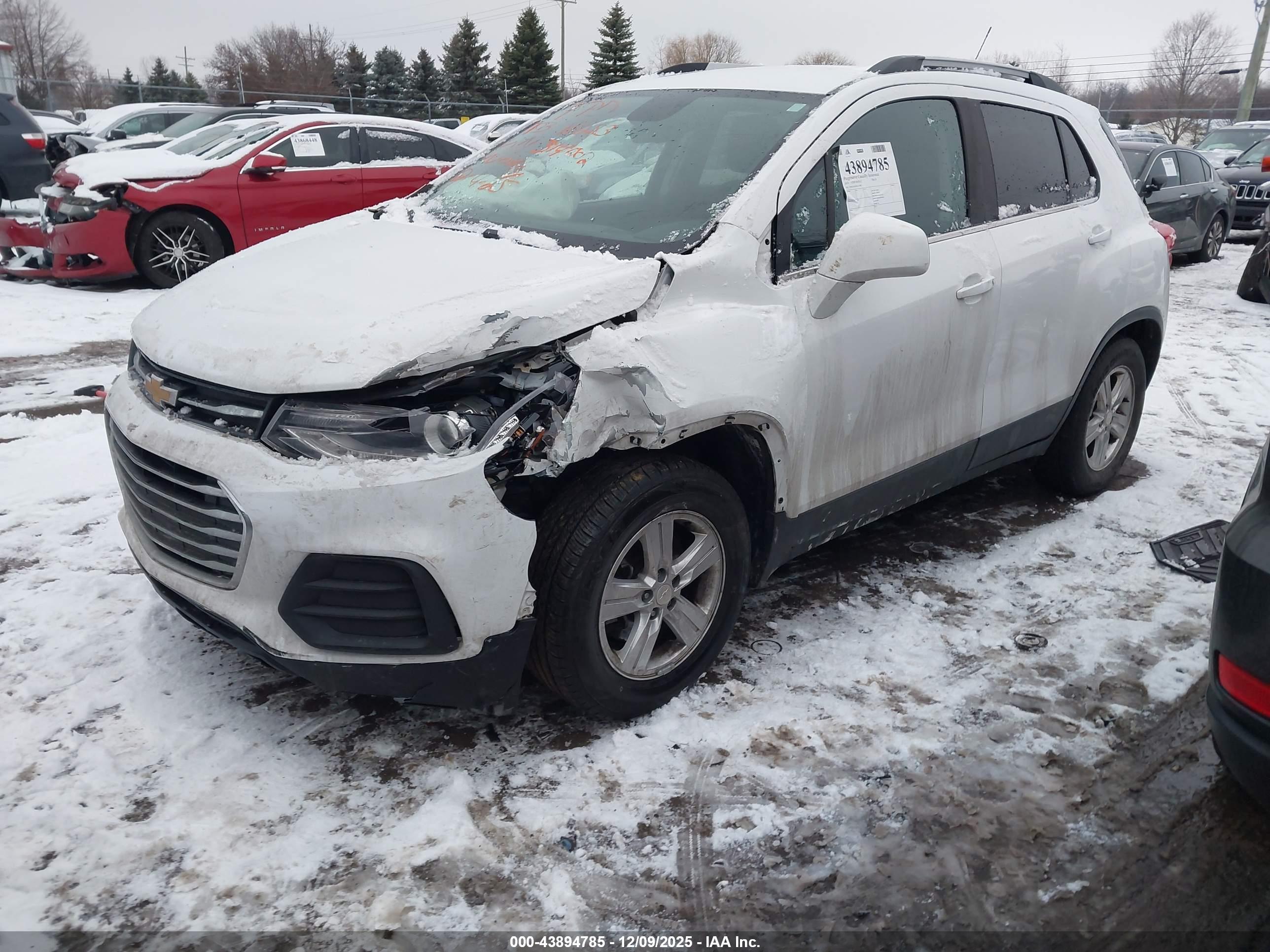 CHEVROLET TRAX image 2