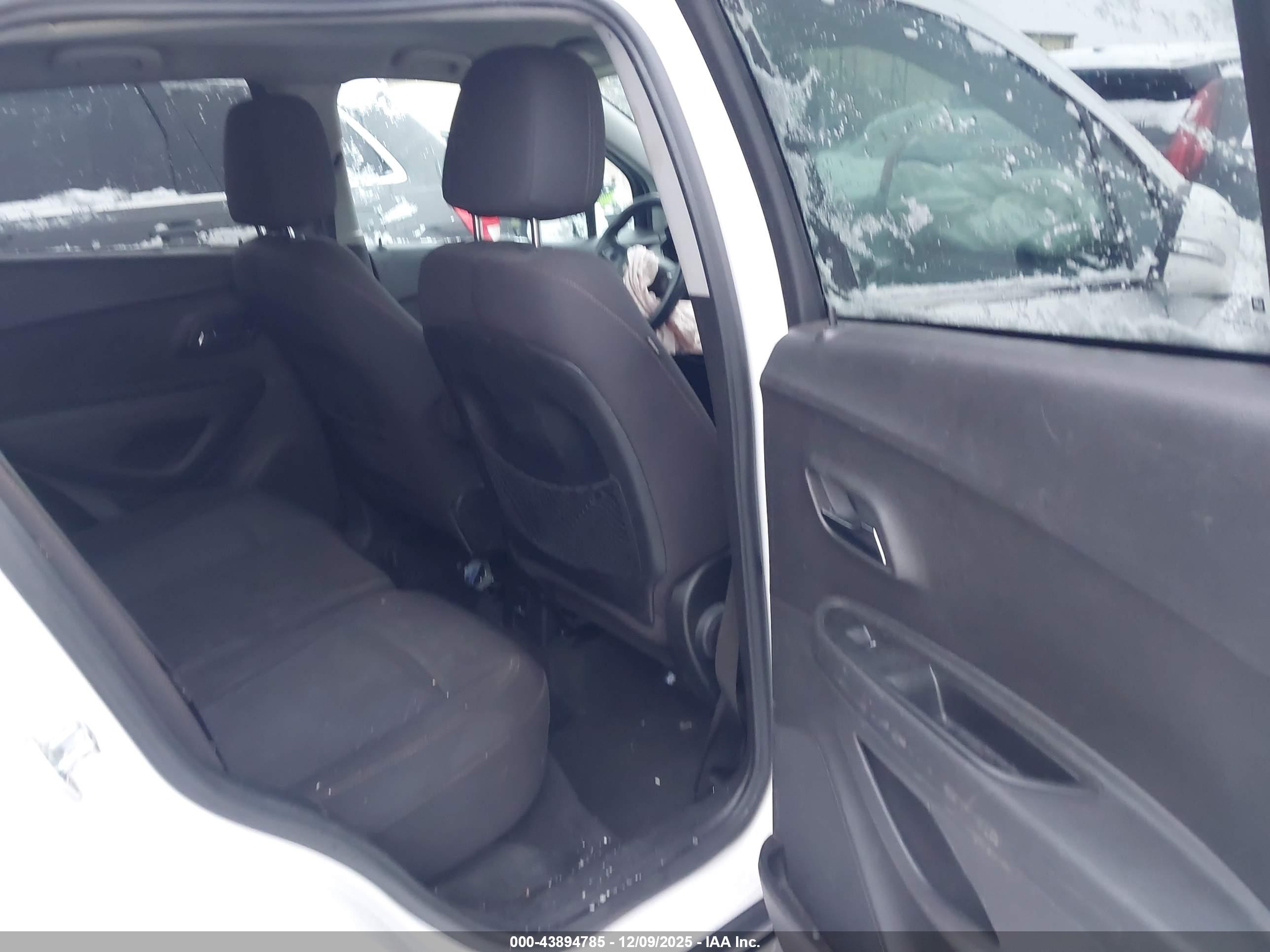 CHEVROLET TRAX image 8