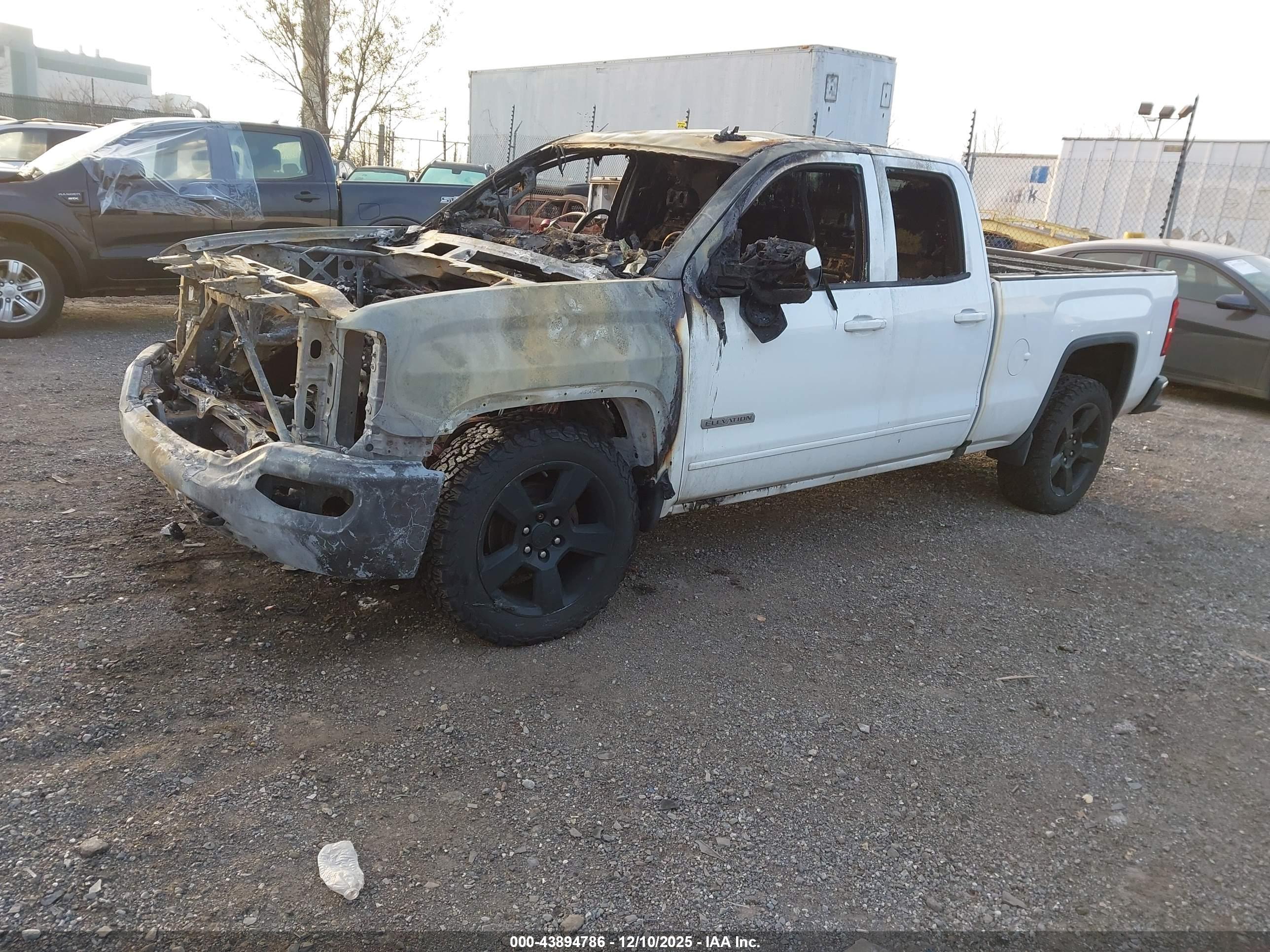 GMC SIERRA image 2