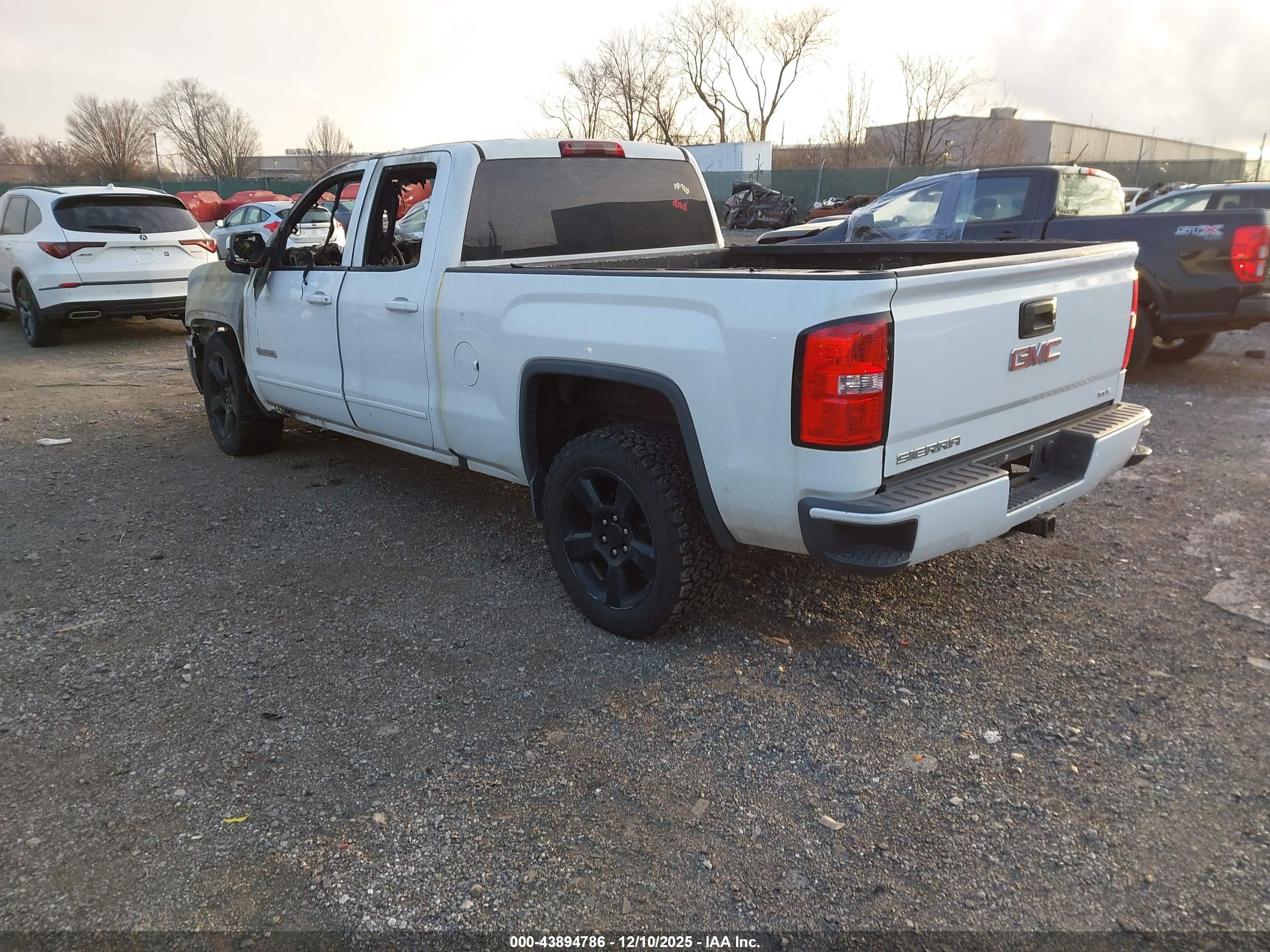 GMC SIERRA image 3