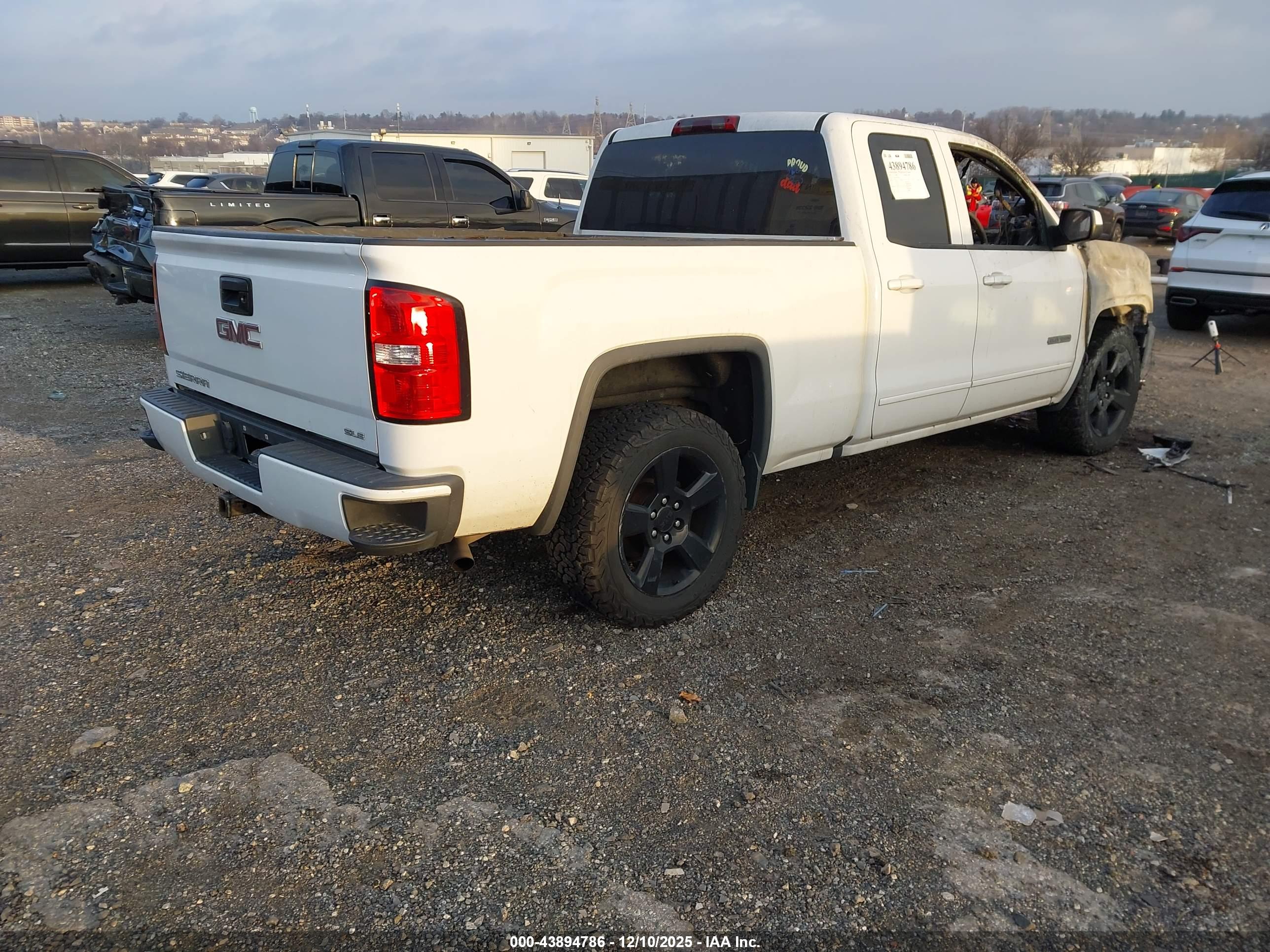 GMC SIERRA image 4