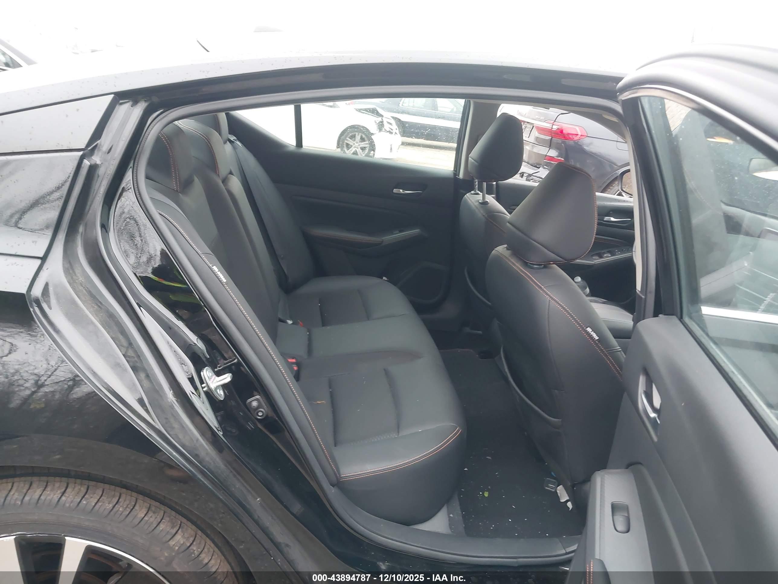 NISSAN ALTIMA image 8