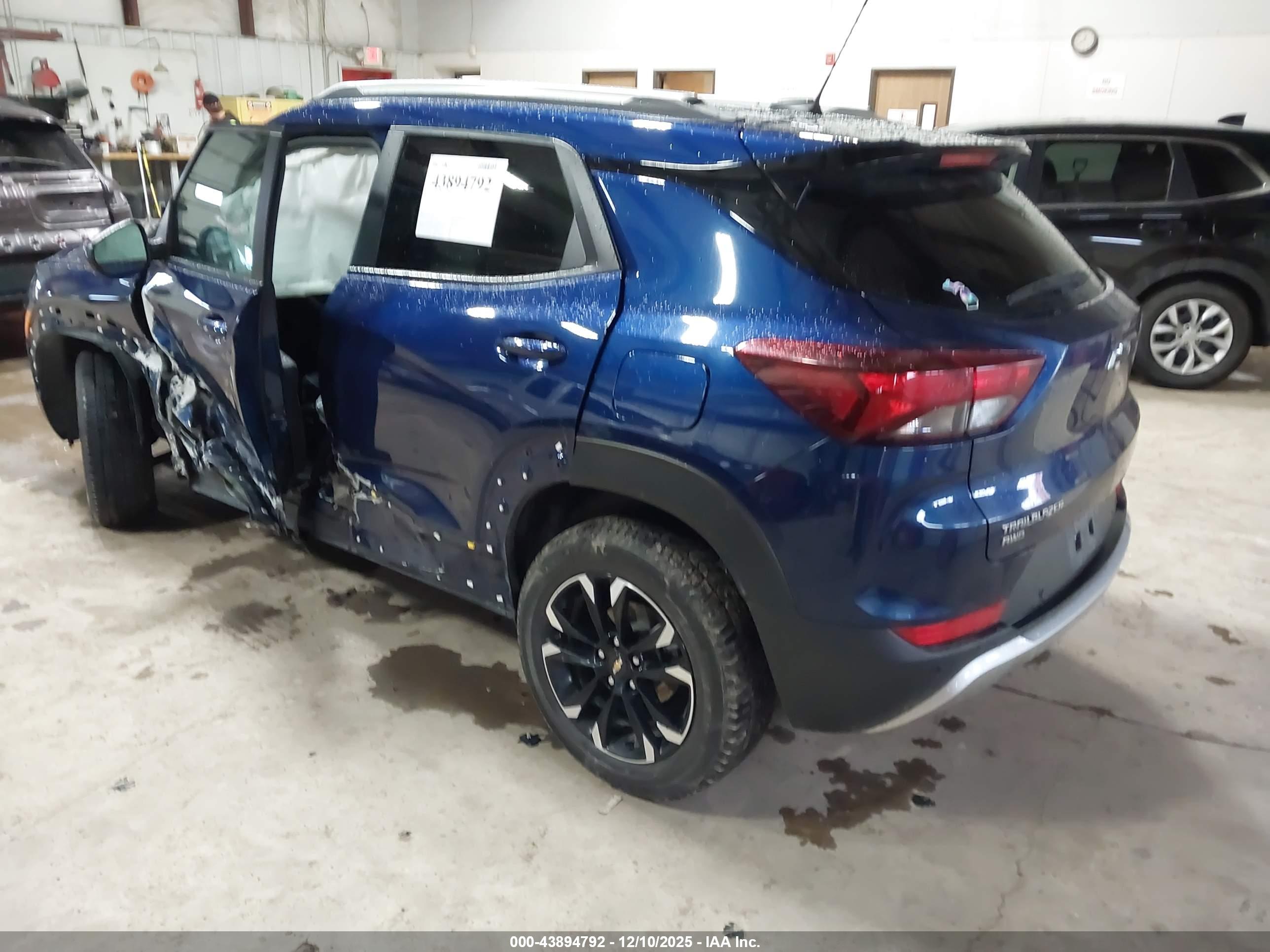 CHEVROLET TRAILBLAZER image 3