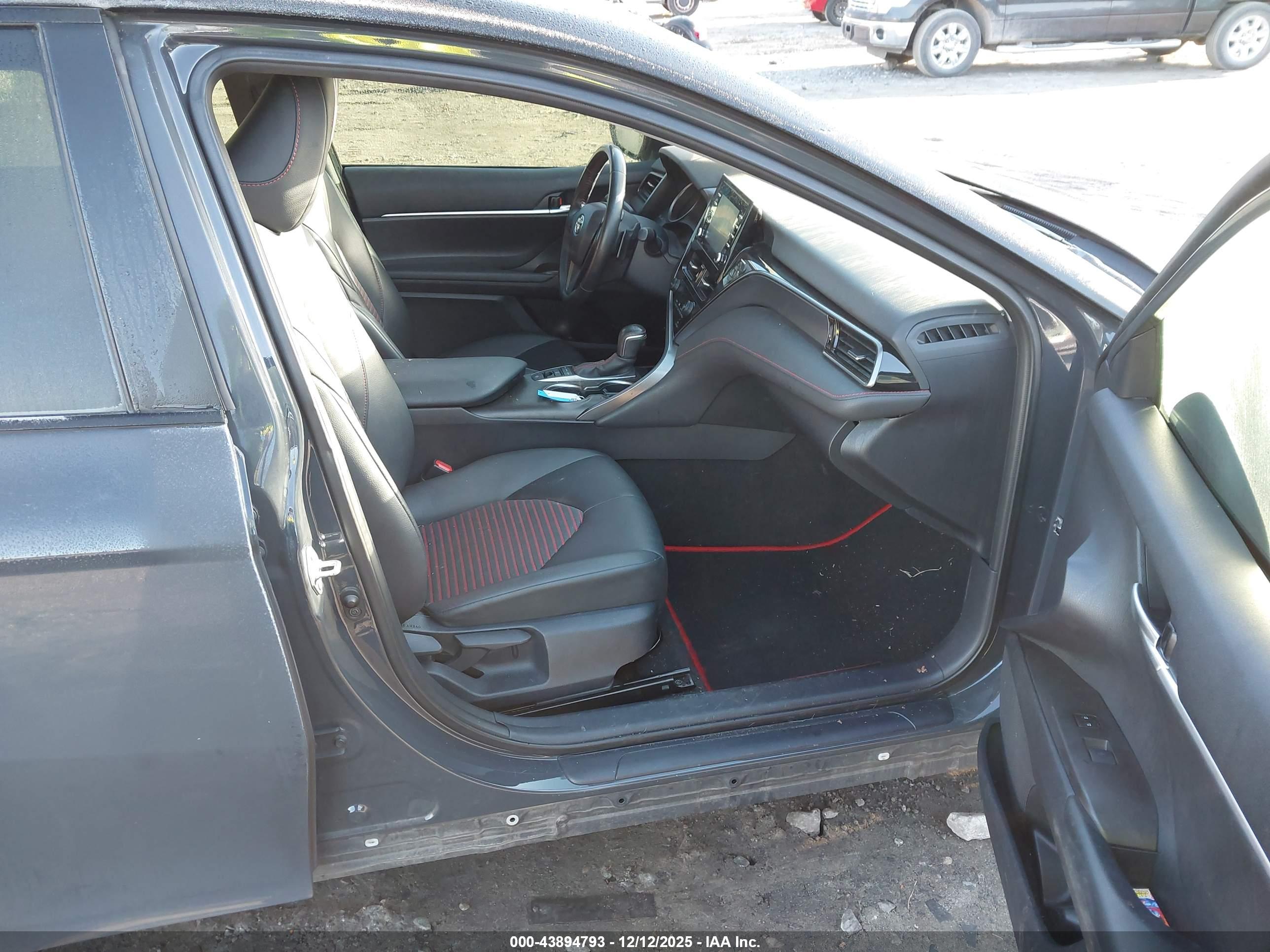 TOYOTA CAMRY image 5