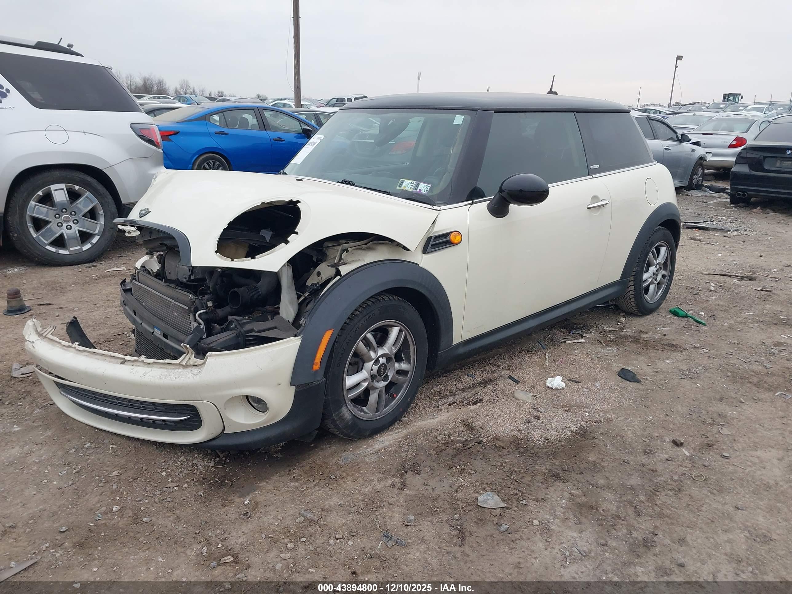 MINI COOPER image 2