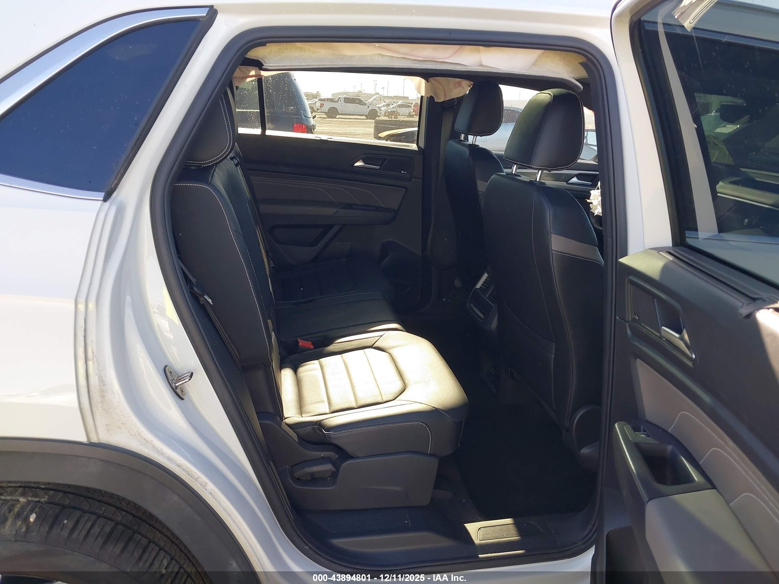 VOLKSWAGEN ATLAS image 8