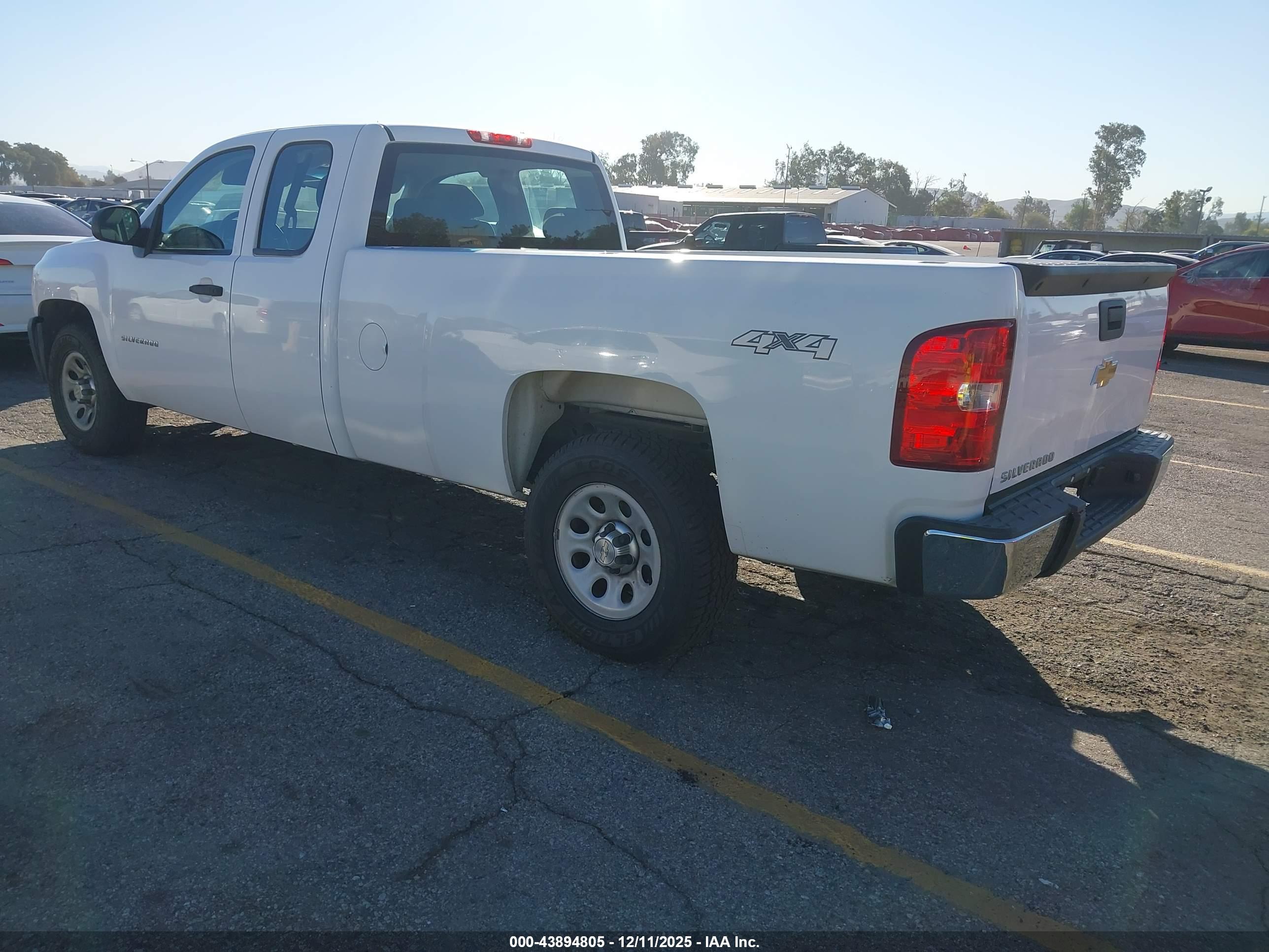 CHEVROLET SILVERADO image 3