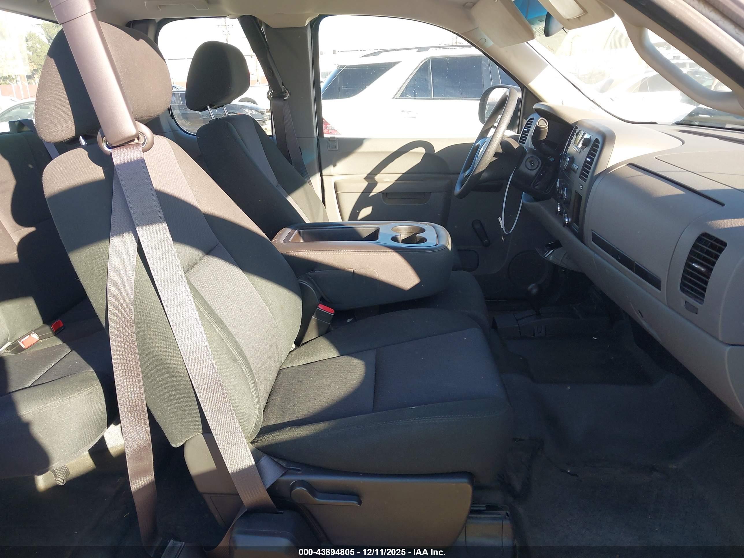 CHEVROLET SILVERADO image 5