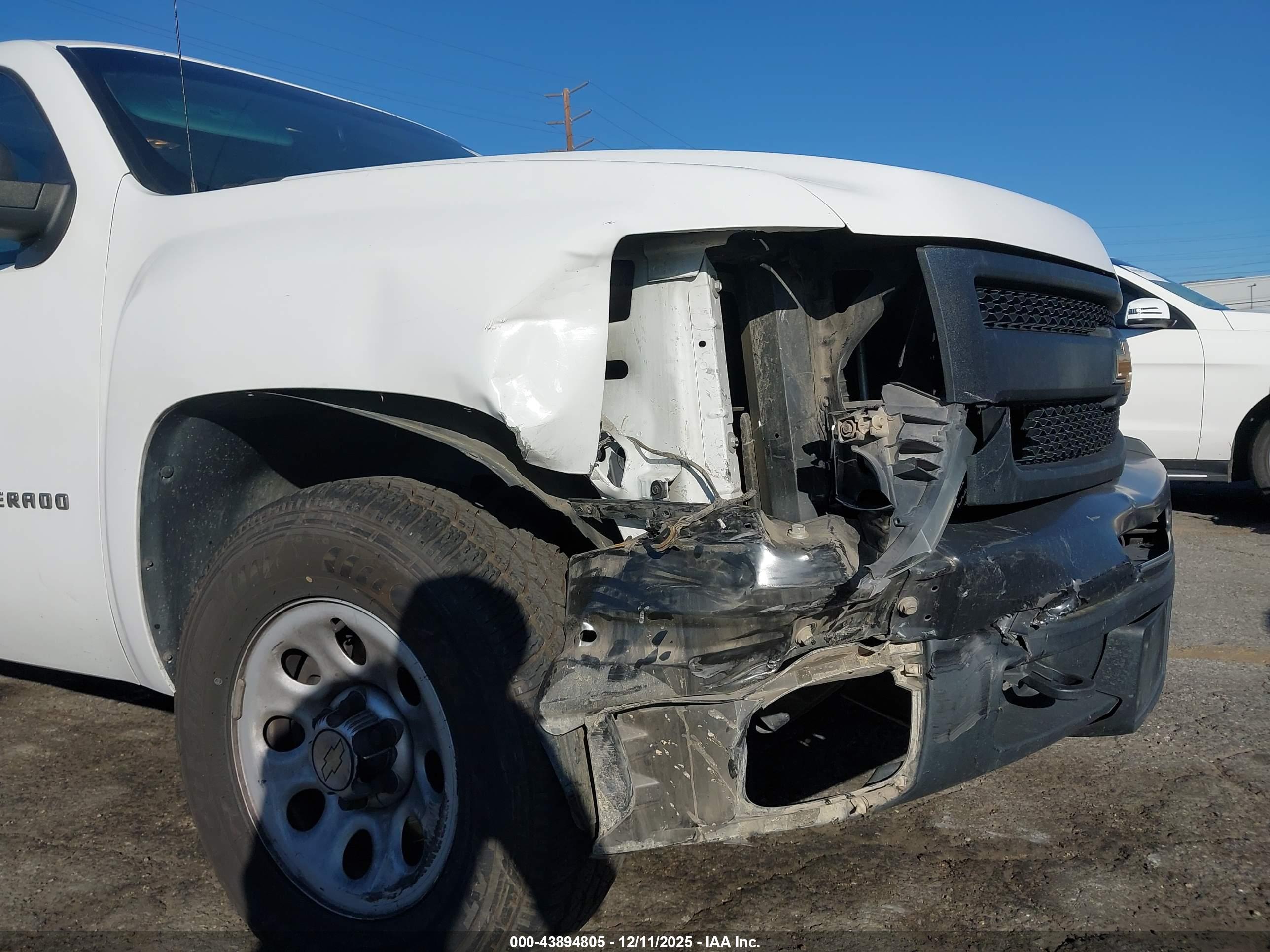 CHEVROLET SILVERADO image 6