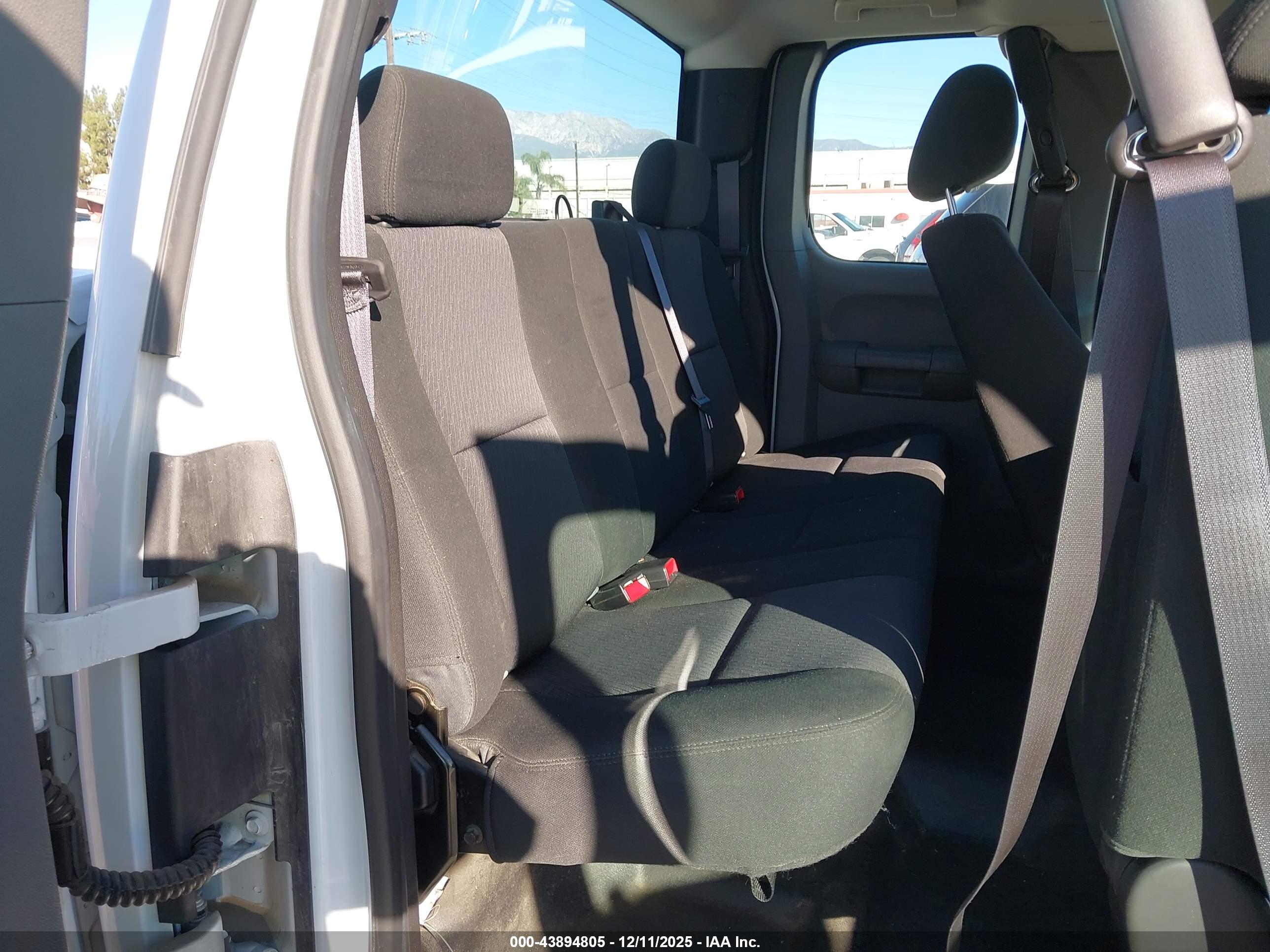 CHEVROLET SILVERADO image 8