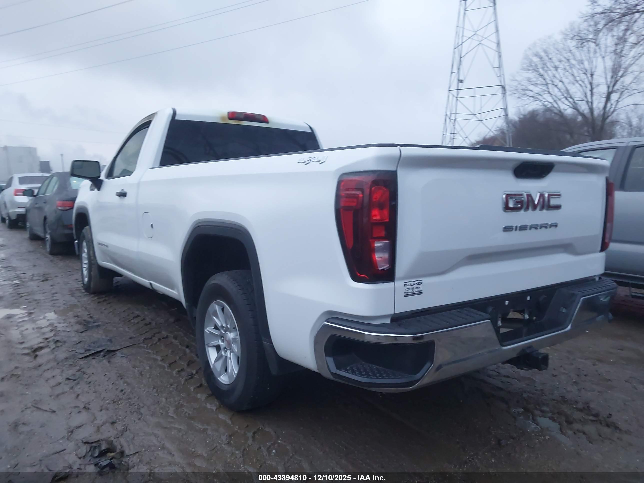 GMC SIERRA image 3