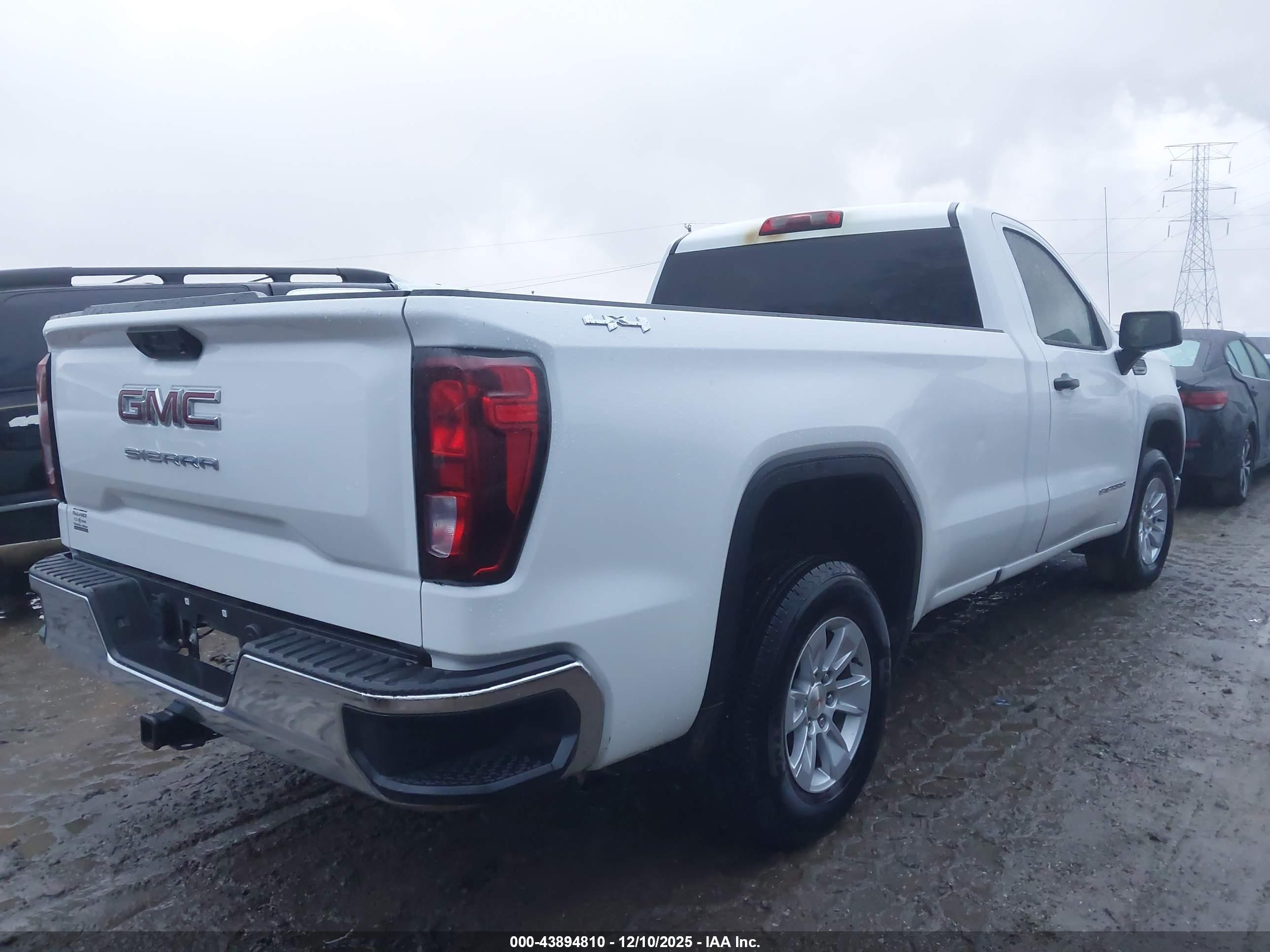 GMC SIERRA image 4