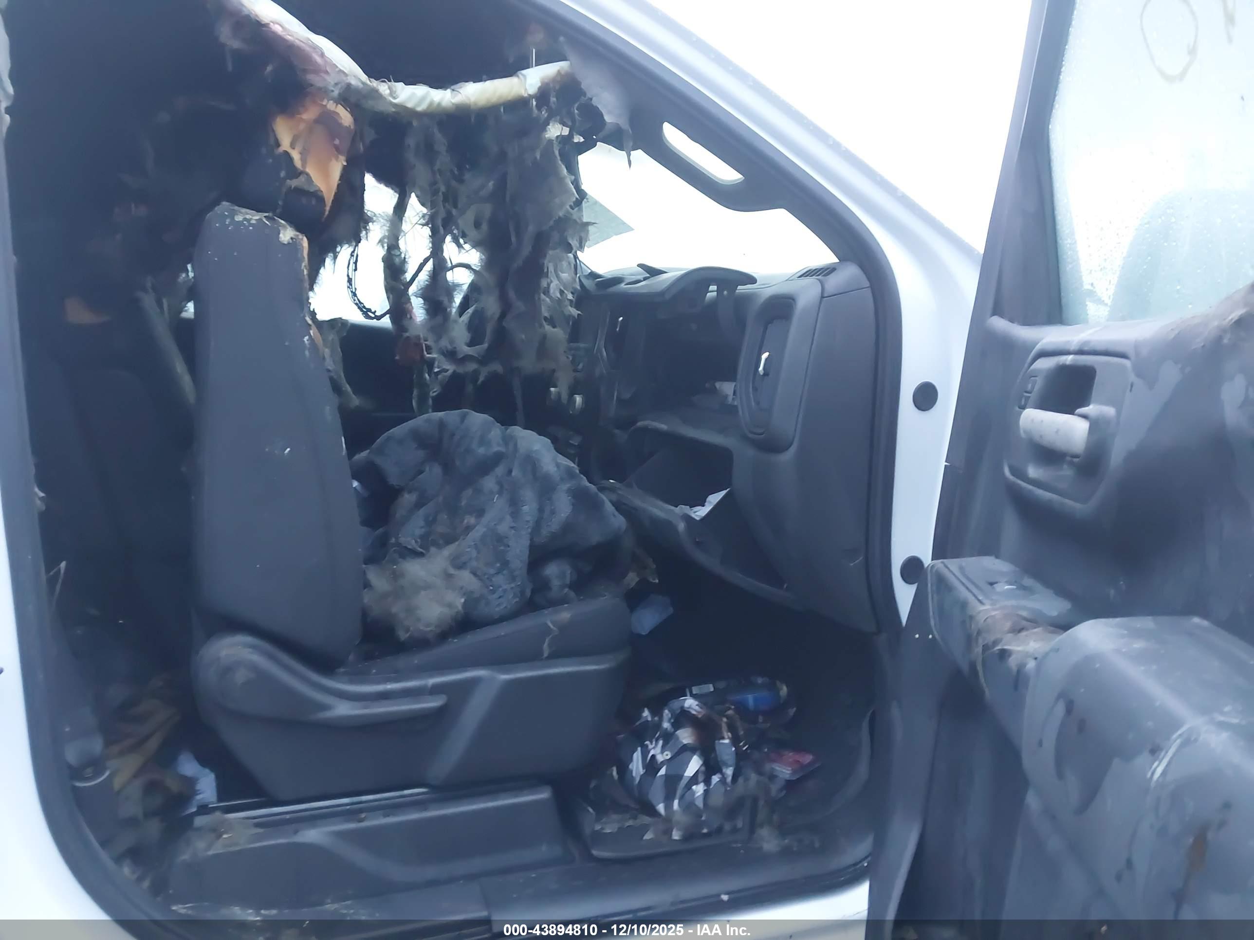 GMC SIERRA image 5