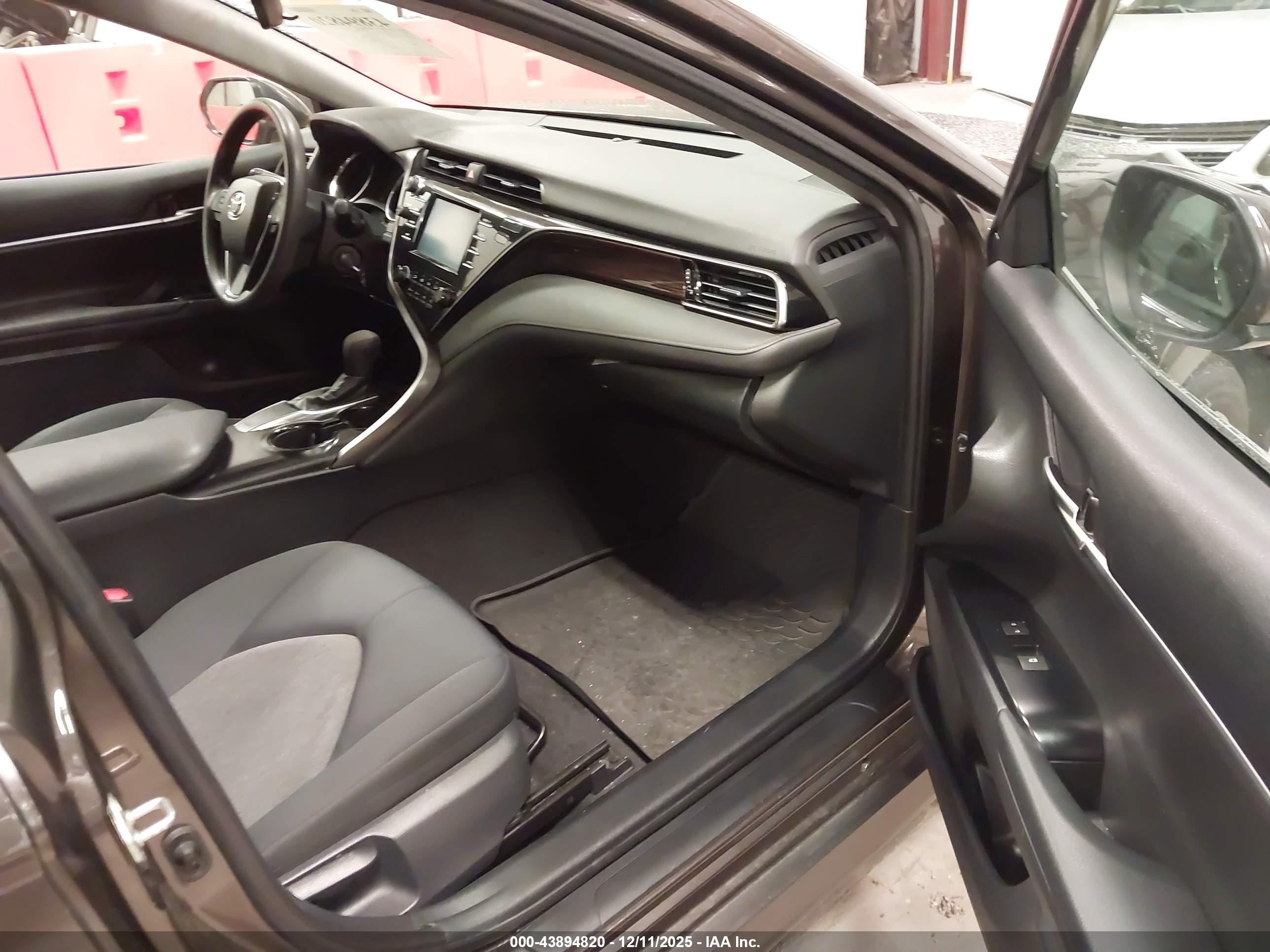 TOYOTA CAMRY image 5