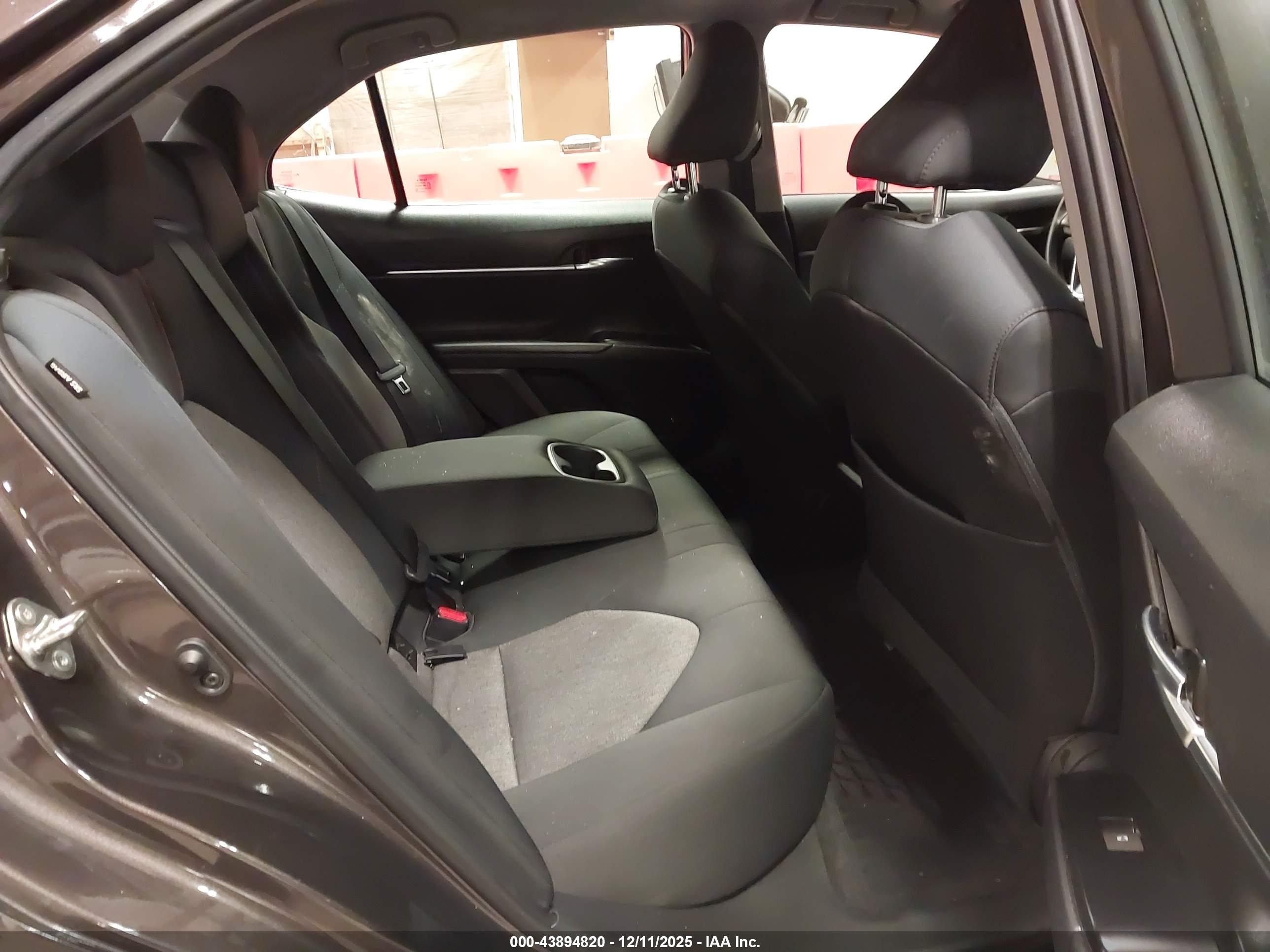 TOYOTA CAMRY image 8
