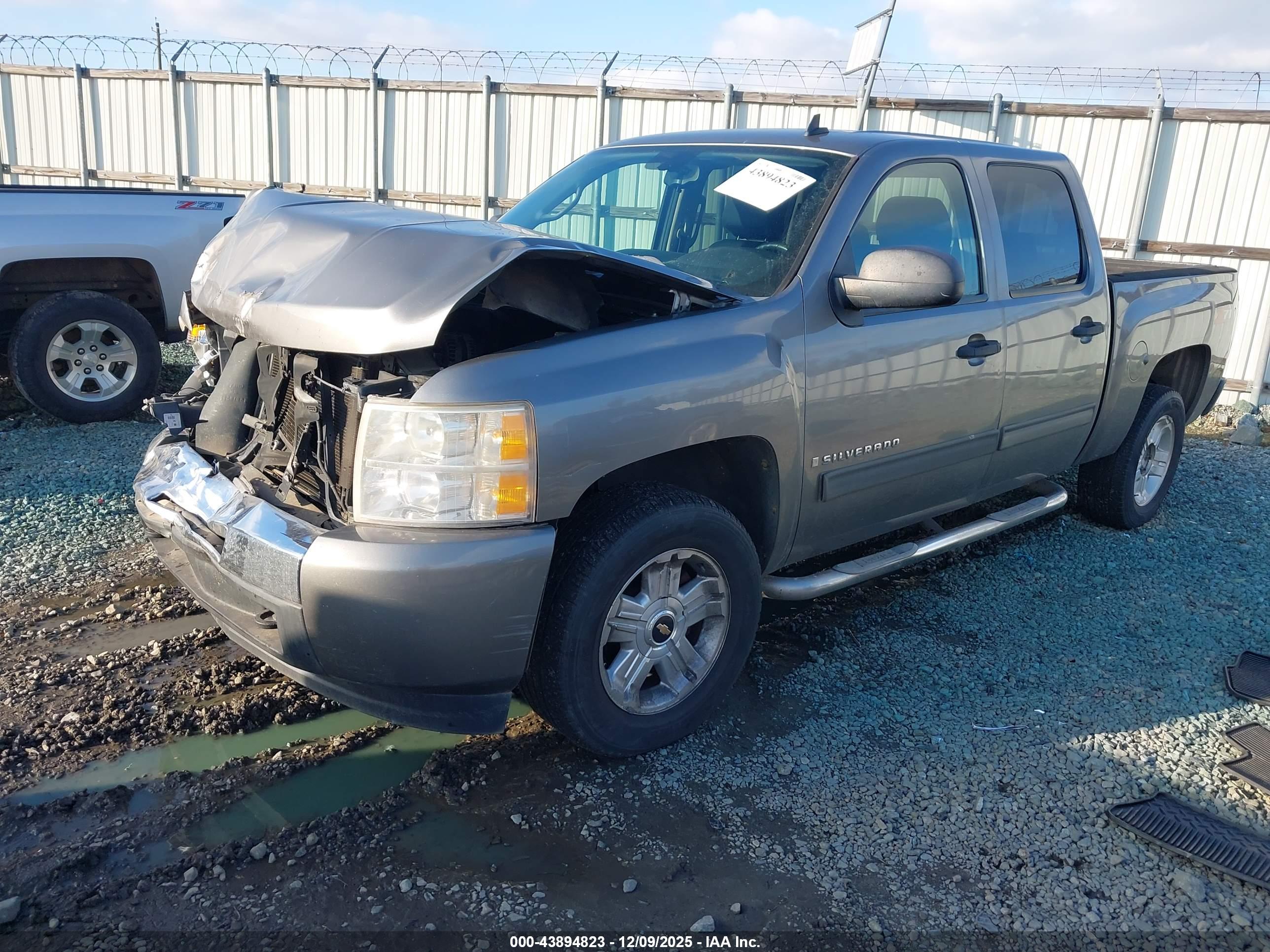 CHEVROLET SILVERADO image 2