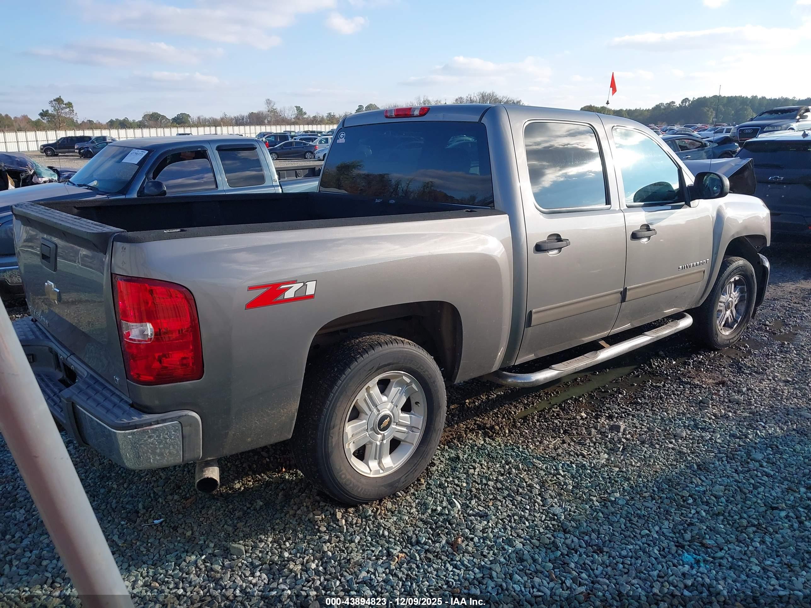 CHEVROLET SILVERADO image 4