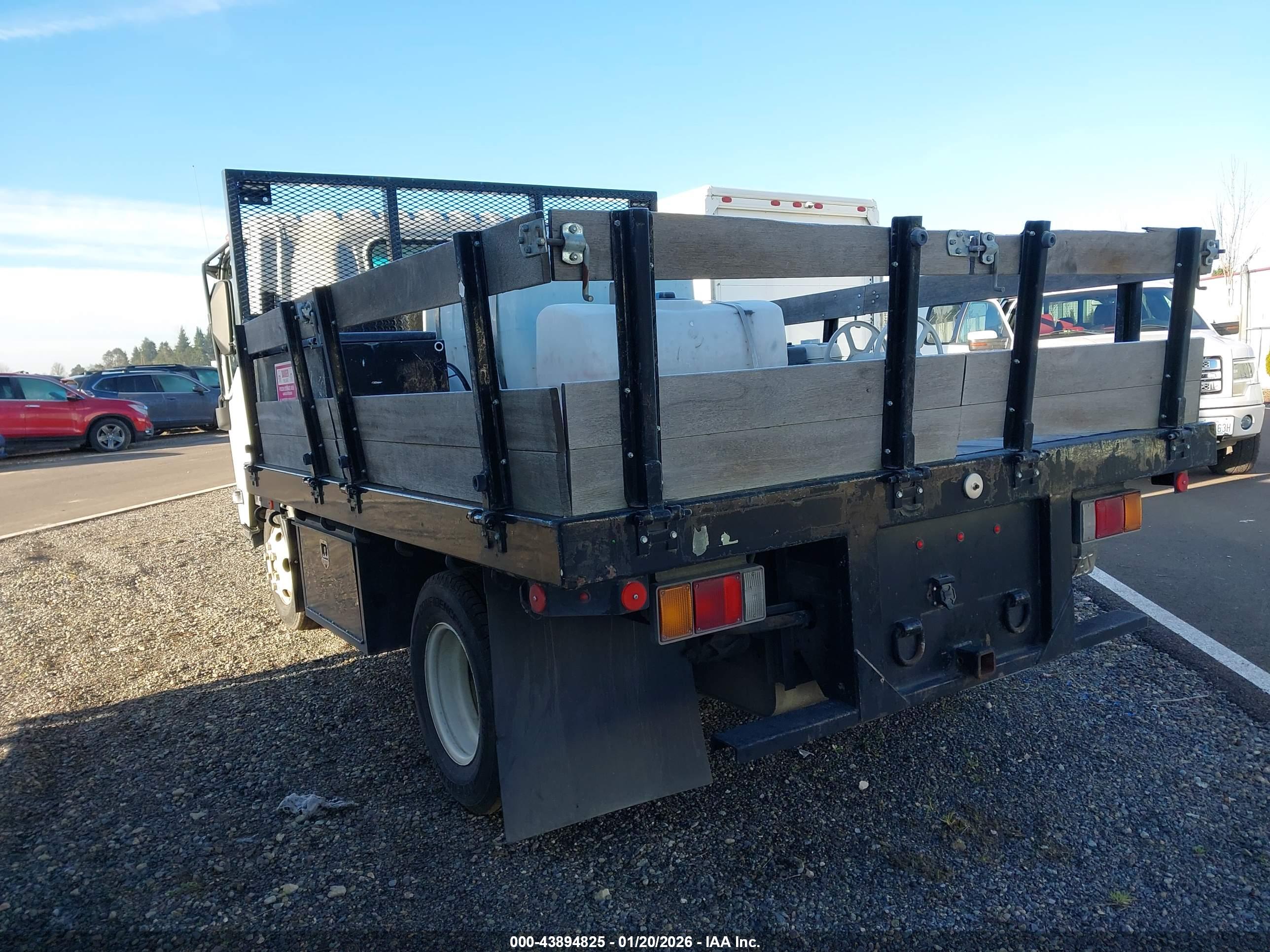 ISUZU NPR image 3