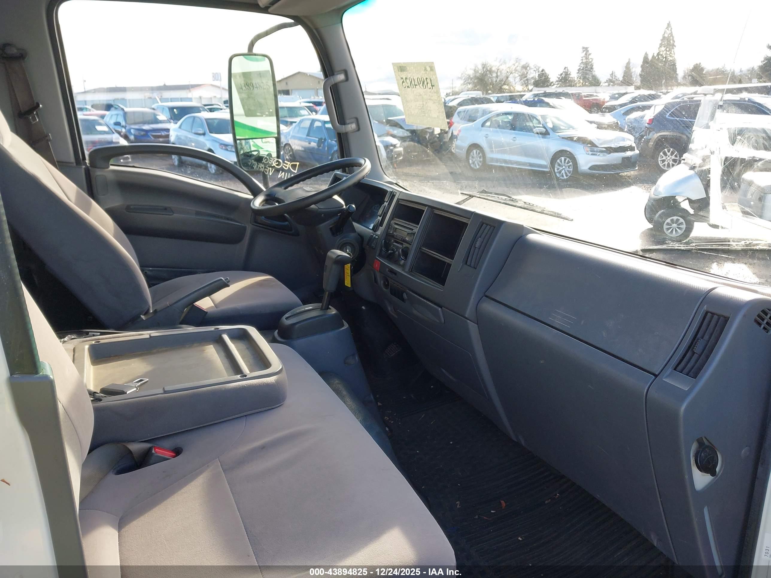 ISUZU NPR image 7