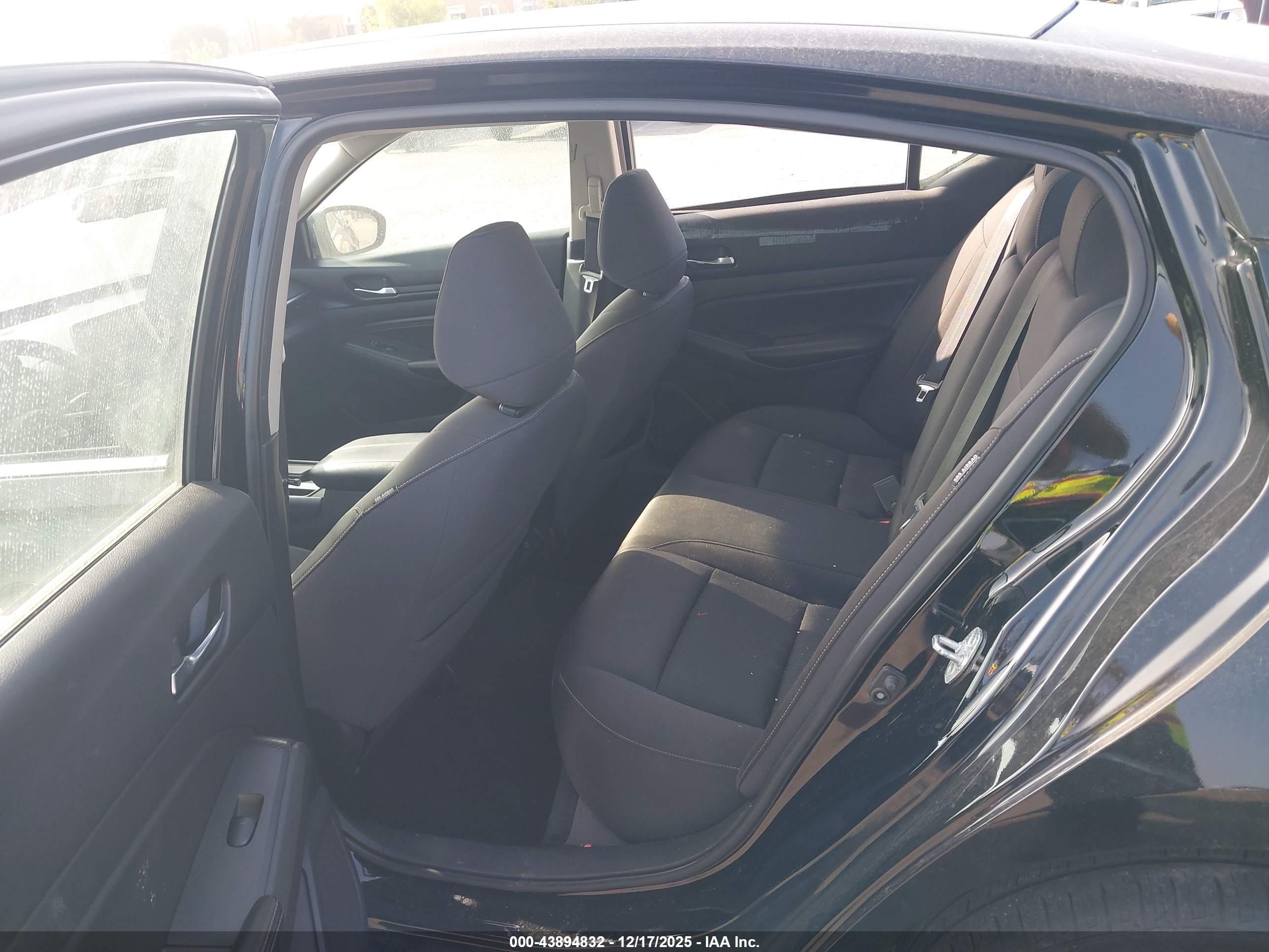 NISSAN ALTIMA image 8