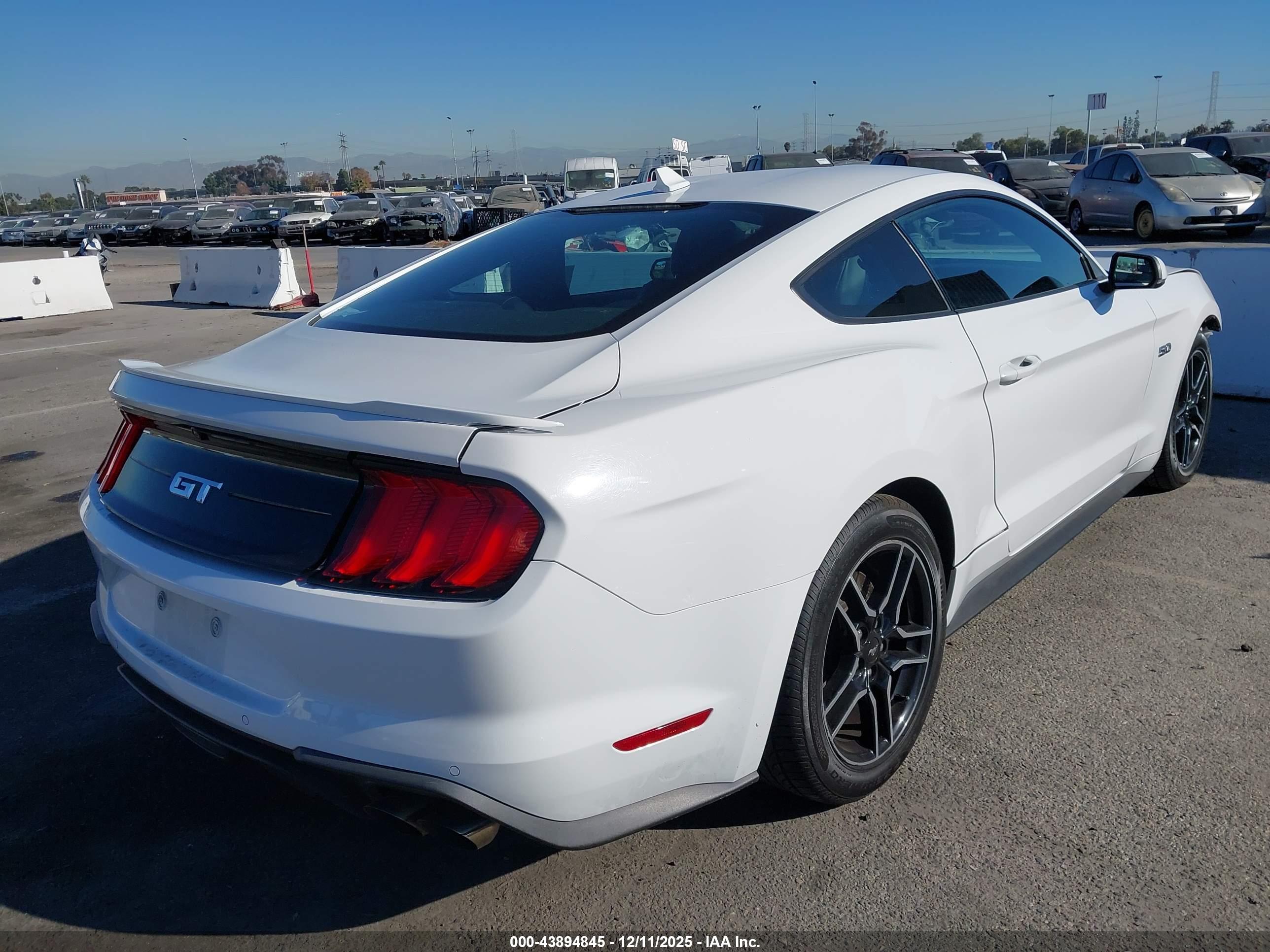 FORD MUSTANG image 4