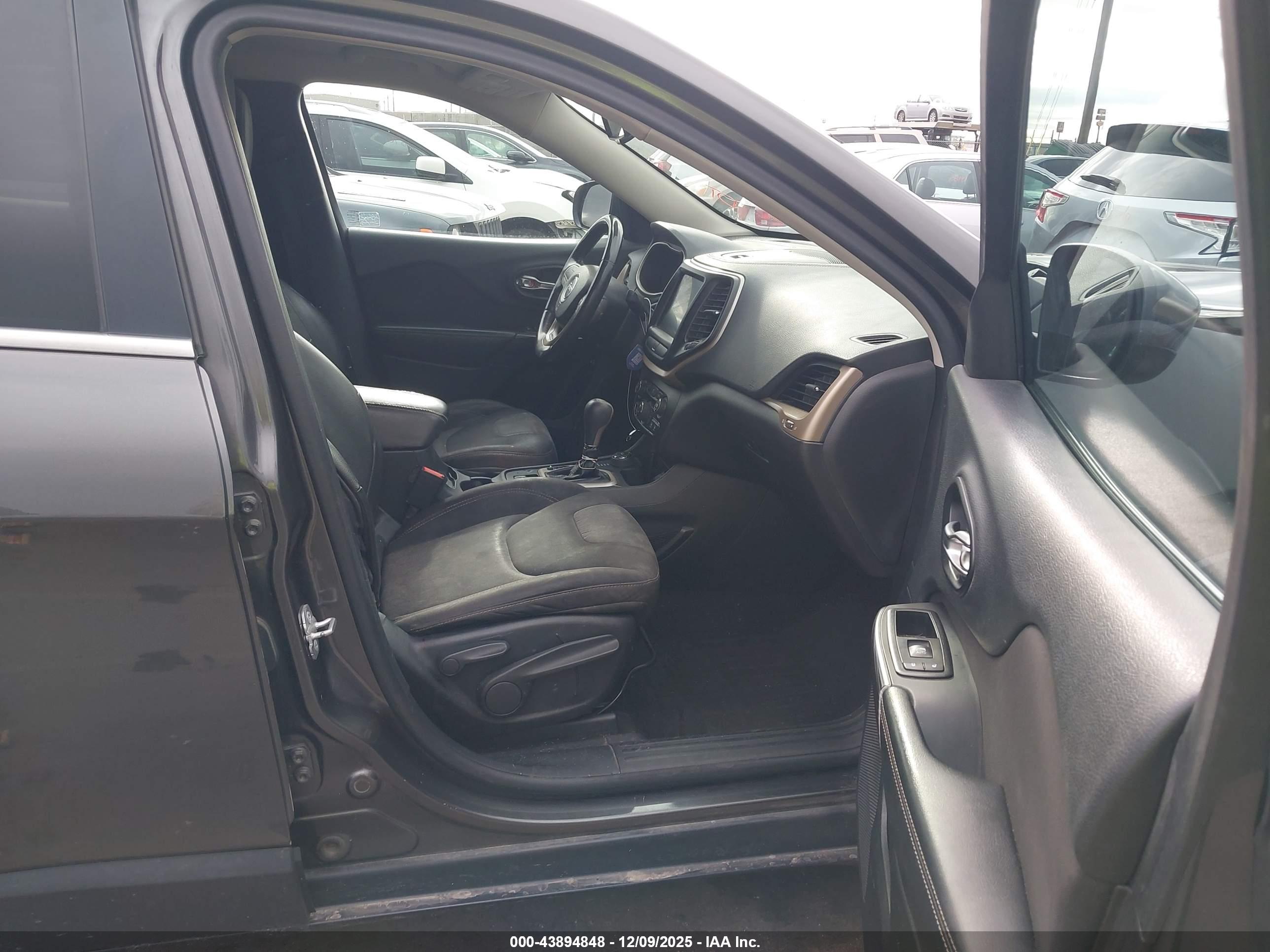 JEEP CHEROKEE image 5