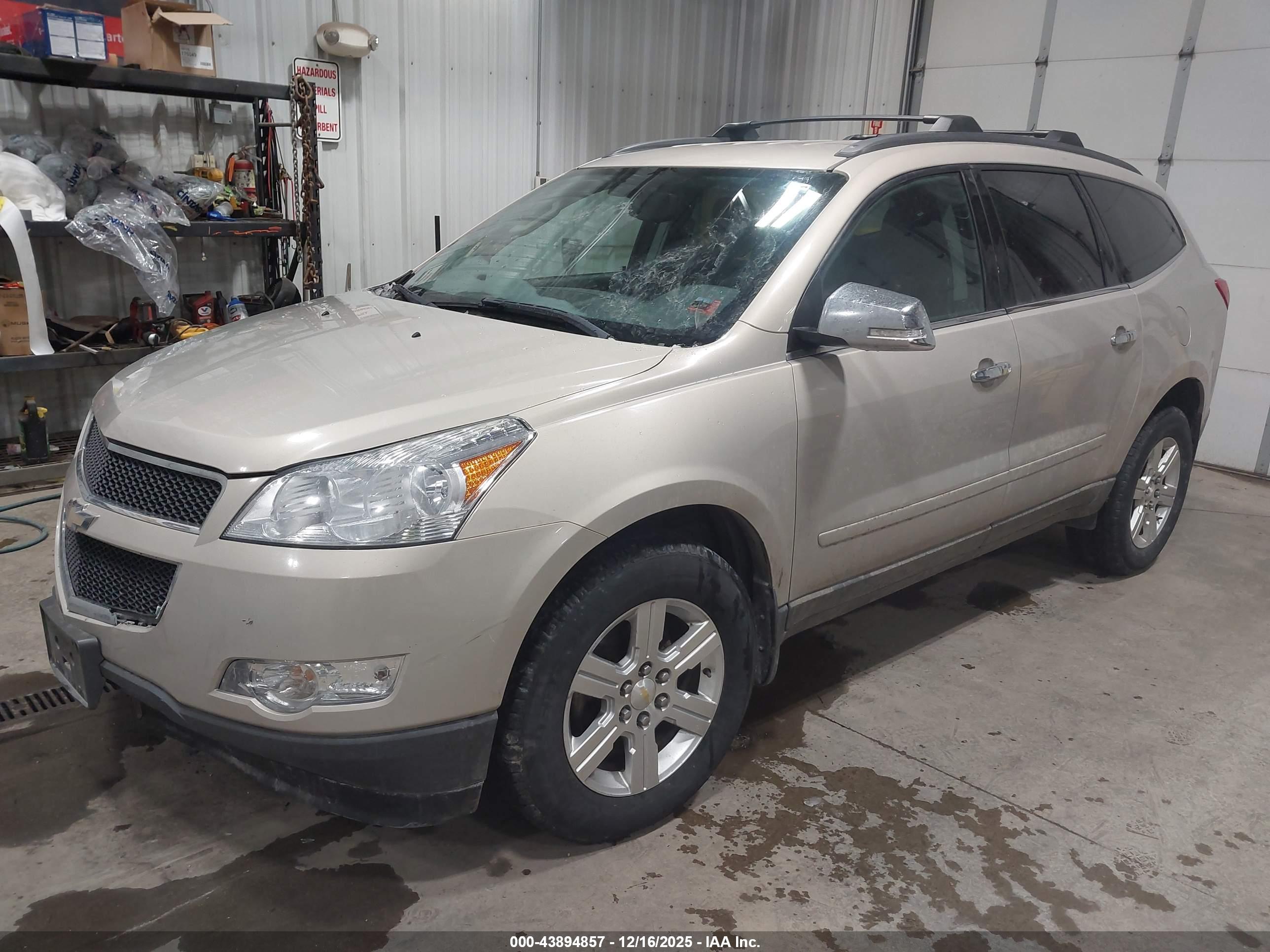 CHEVROLET TRAVERSE image 2