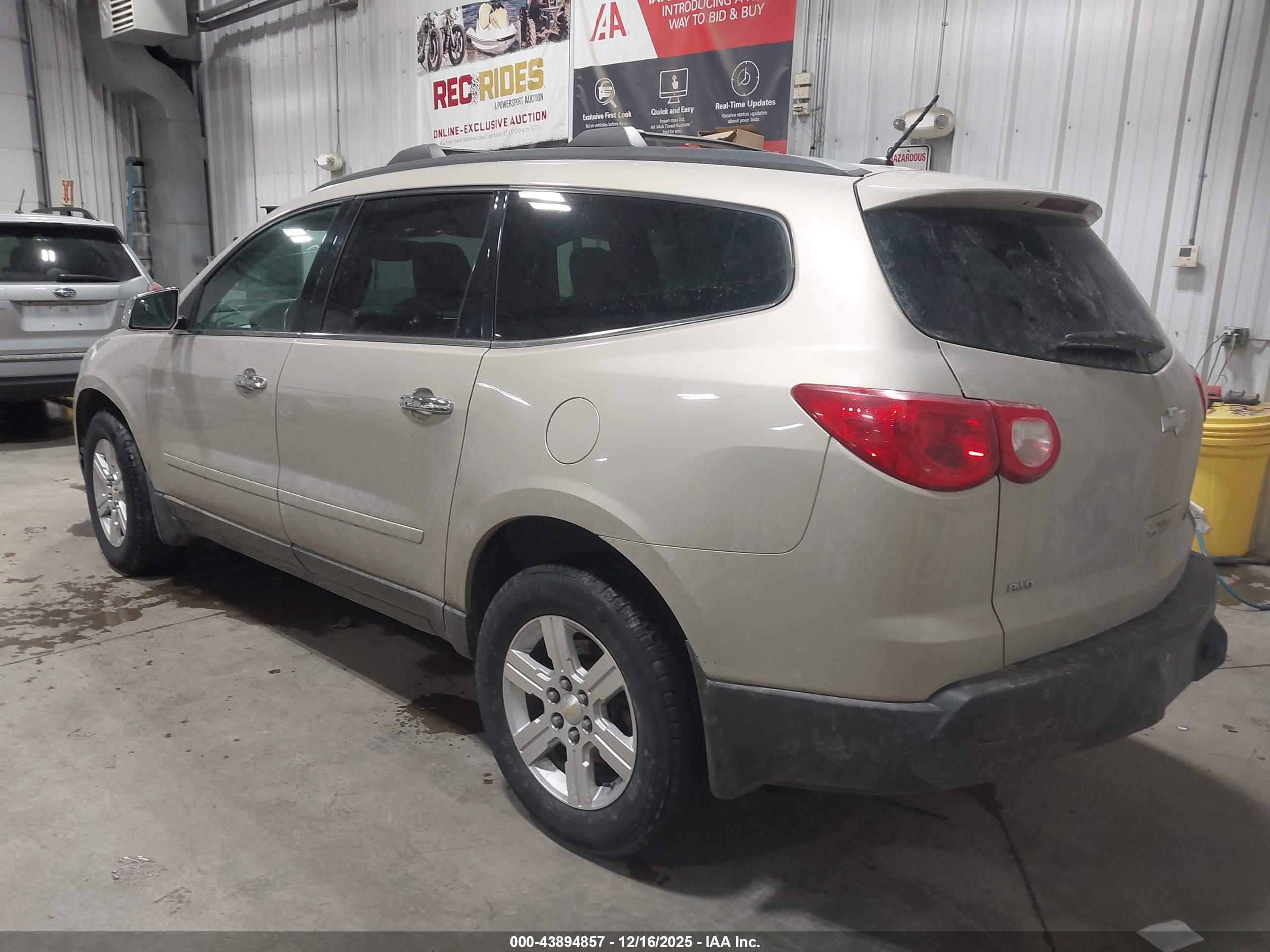 CHEVROLET TRAVERSE image 3