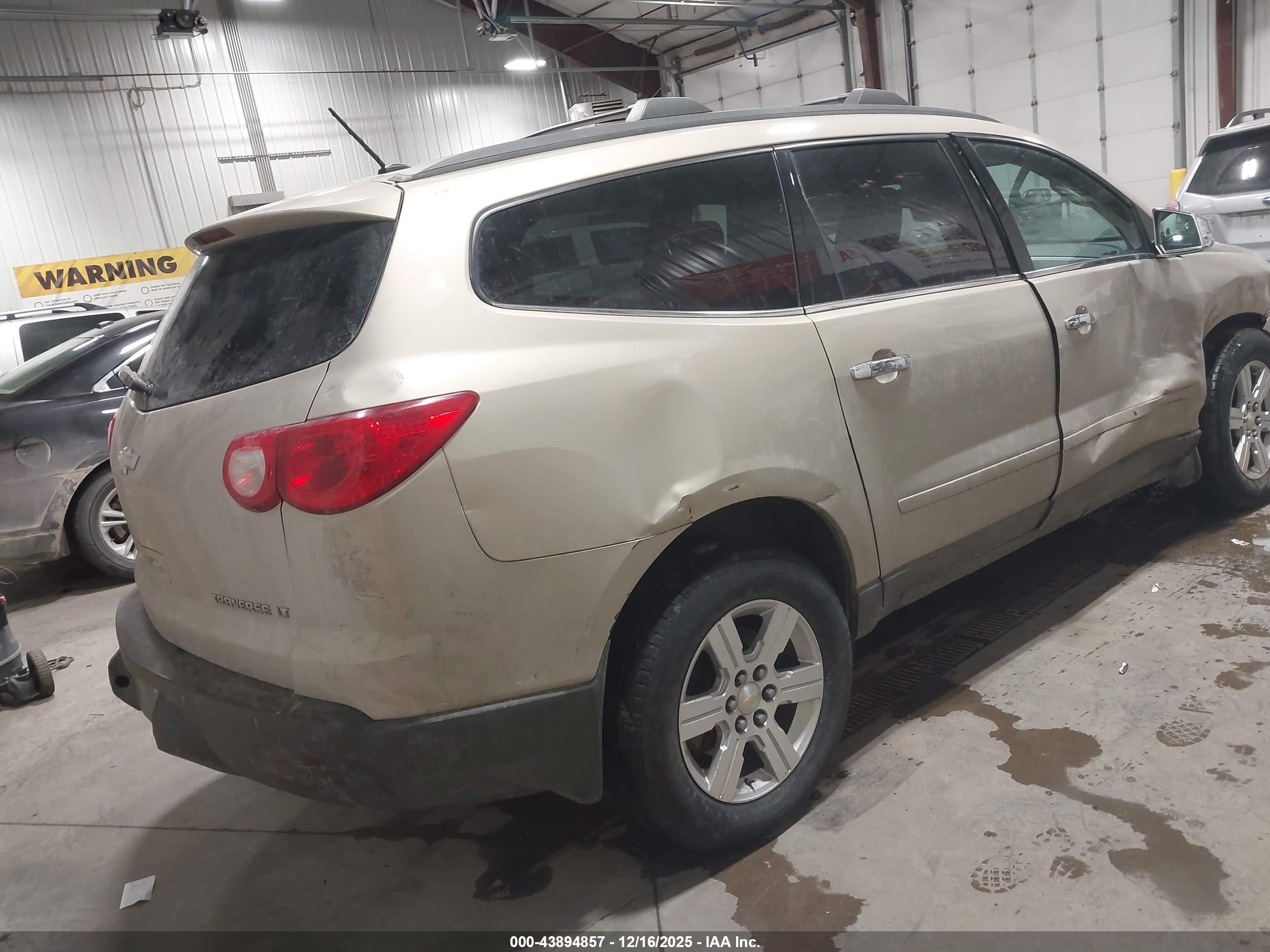CHEVROLET TRAVERSE image 4